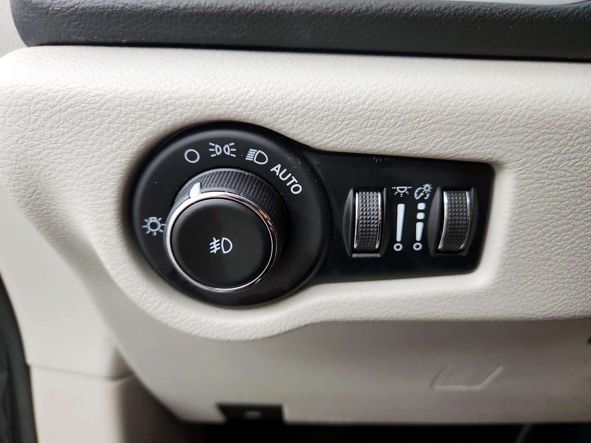 Thumbnail: 2023 Chrysler Pacifica - 13