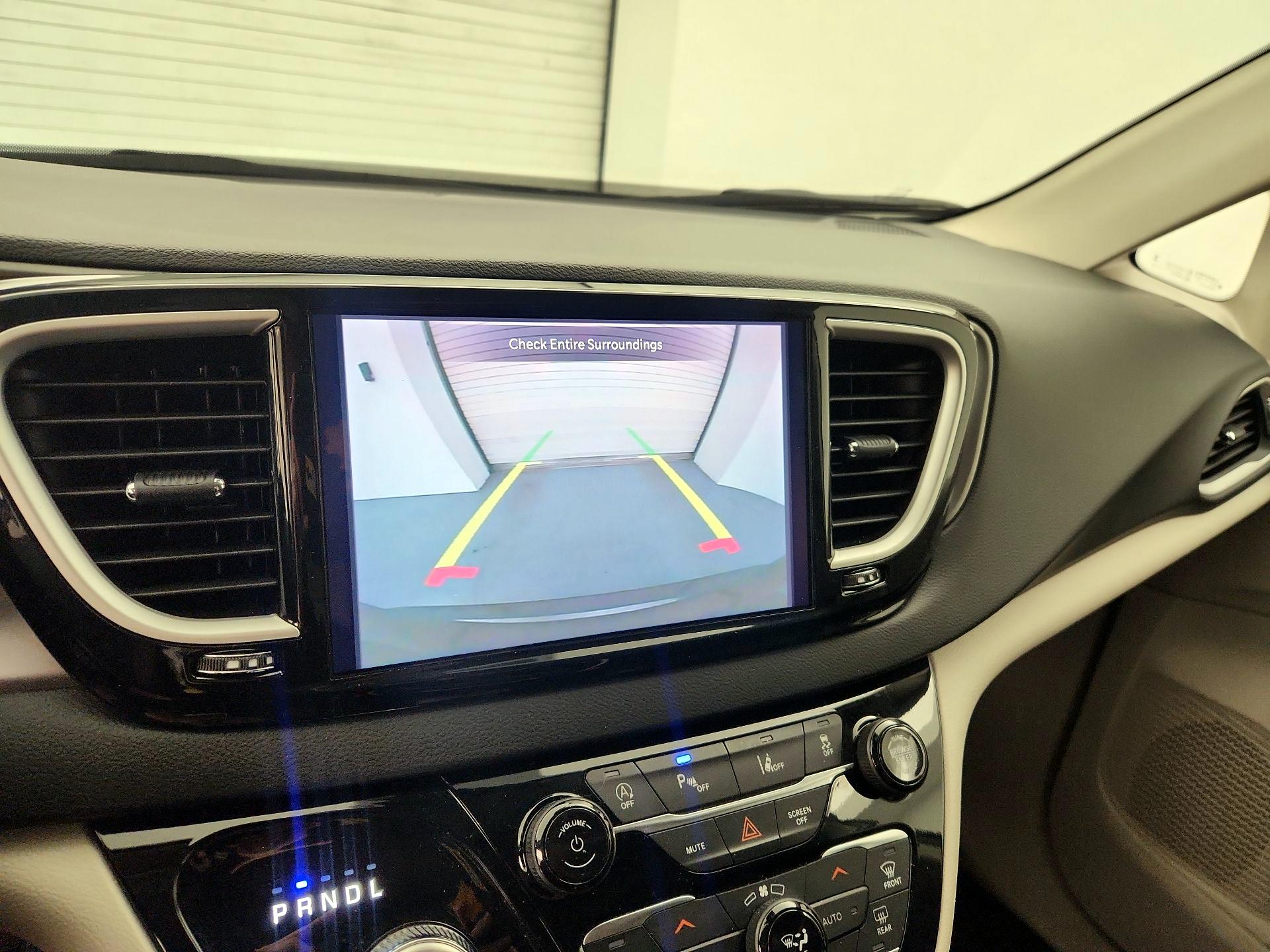 Thumbnail: 2023 Chrysler Pacifica - 14