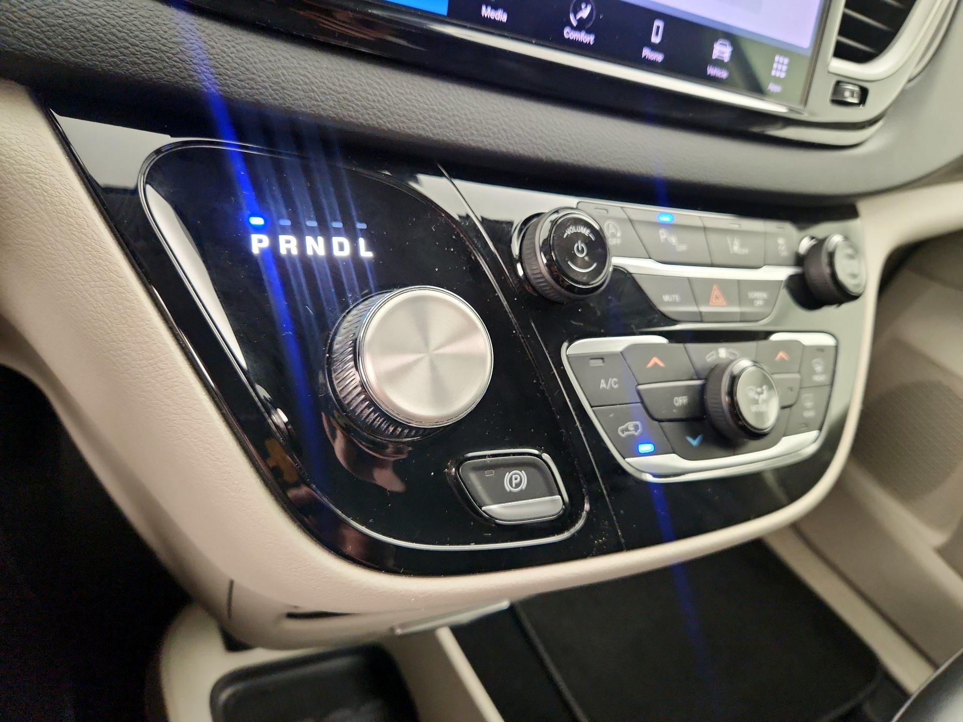 Thumbnail: 2023 Chrysler Pacifica - 17