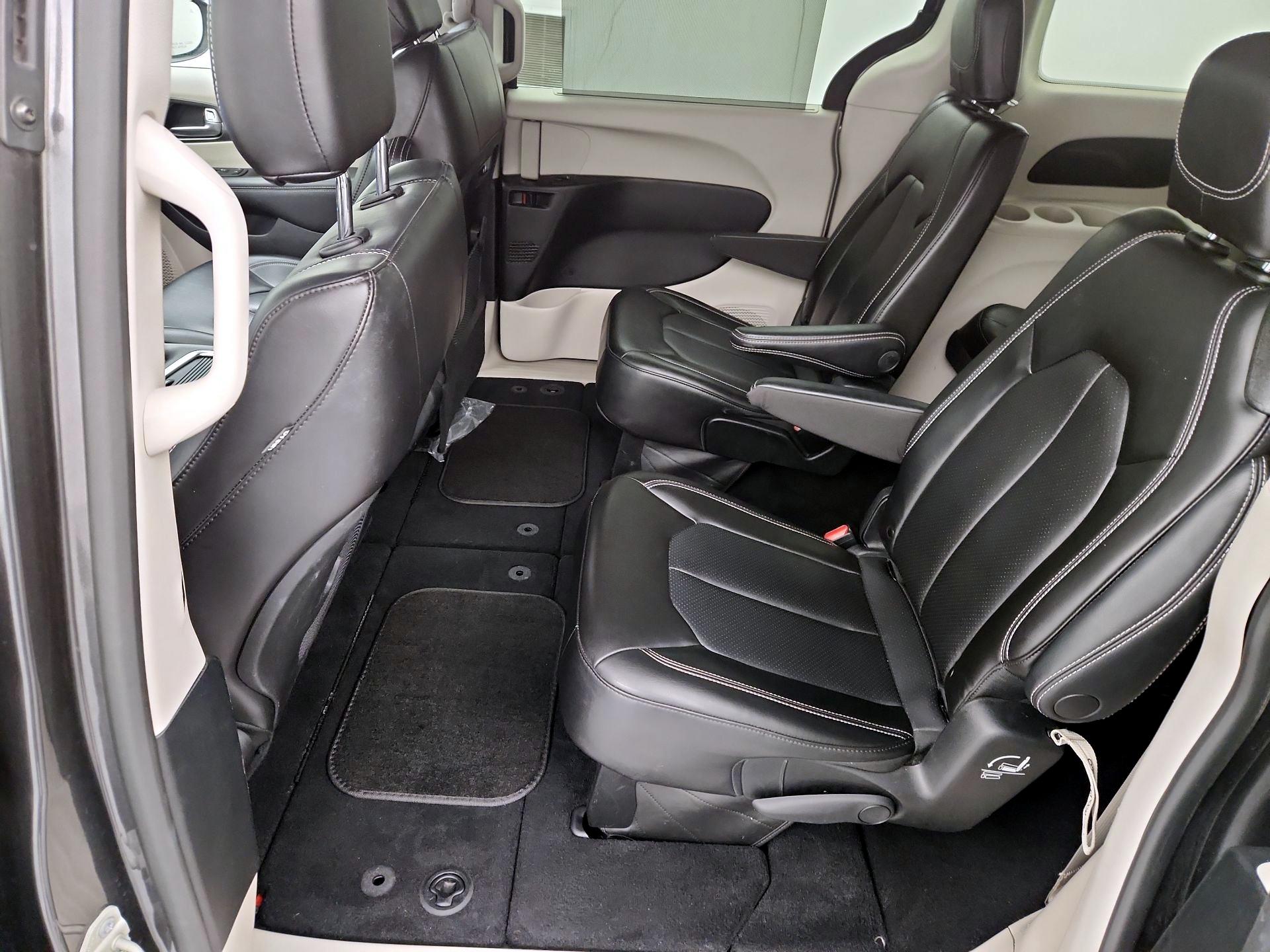 Thumbnail: 2023 Chrysler Pacifica - 19