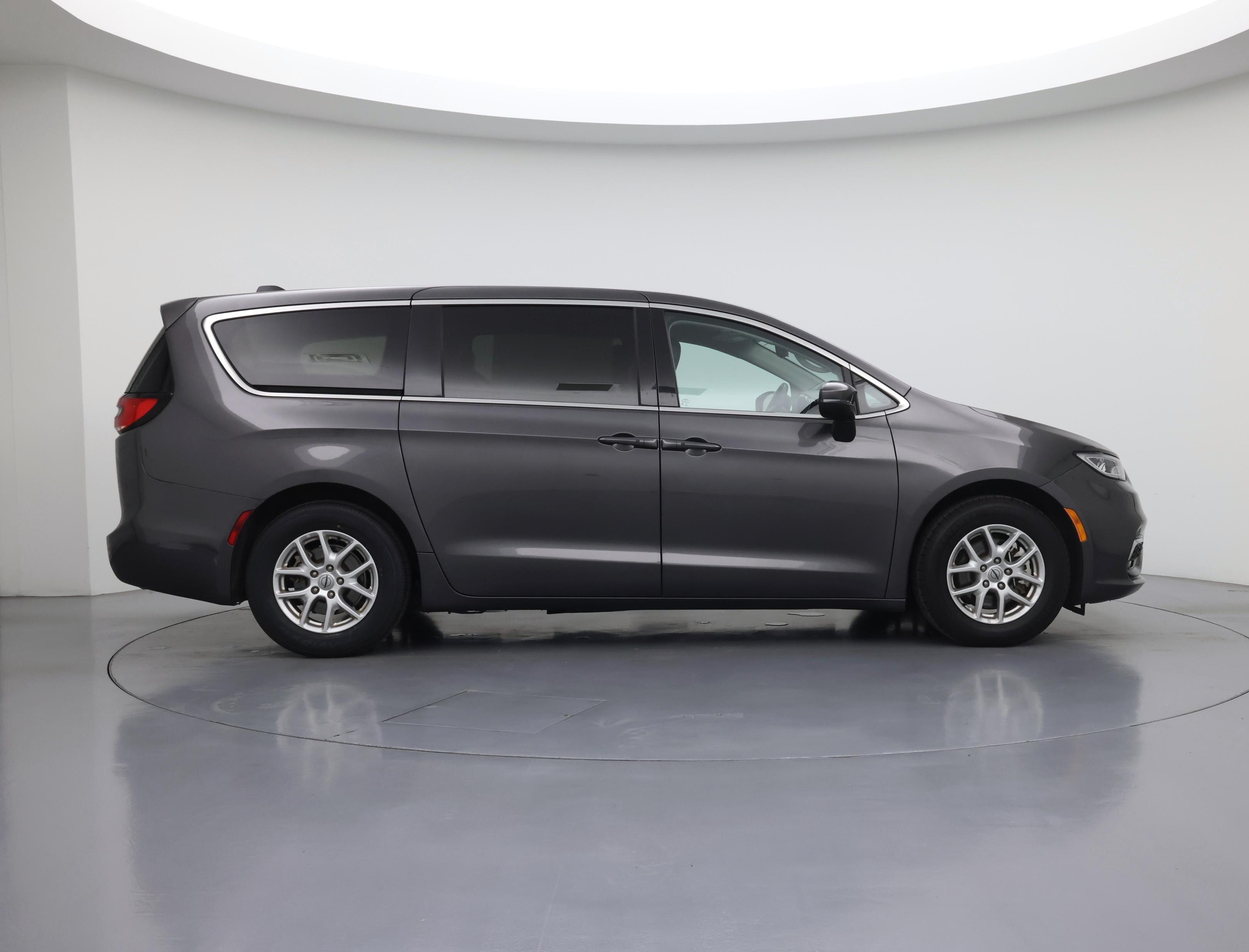 Thumbnail: 2023 Chrysler Pacifica - 7