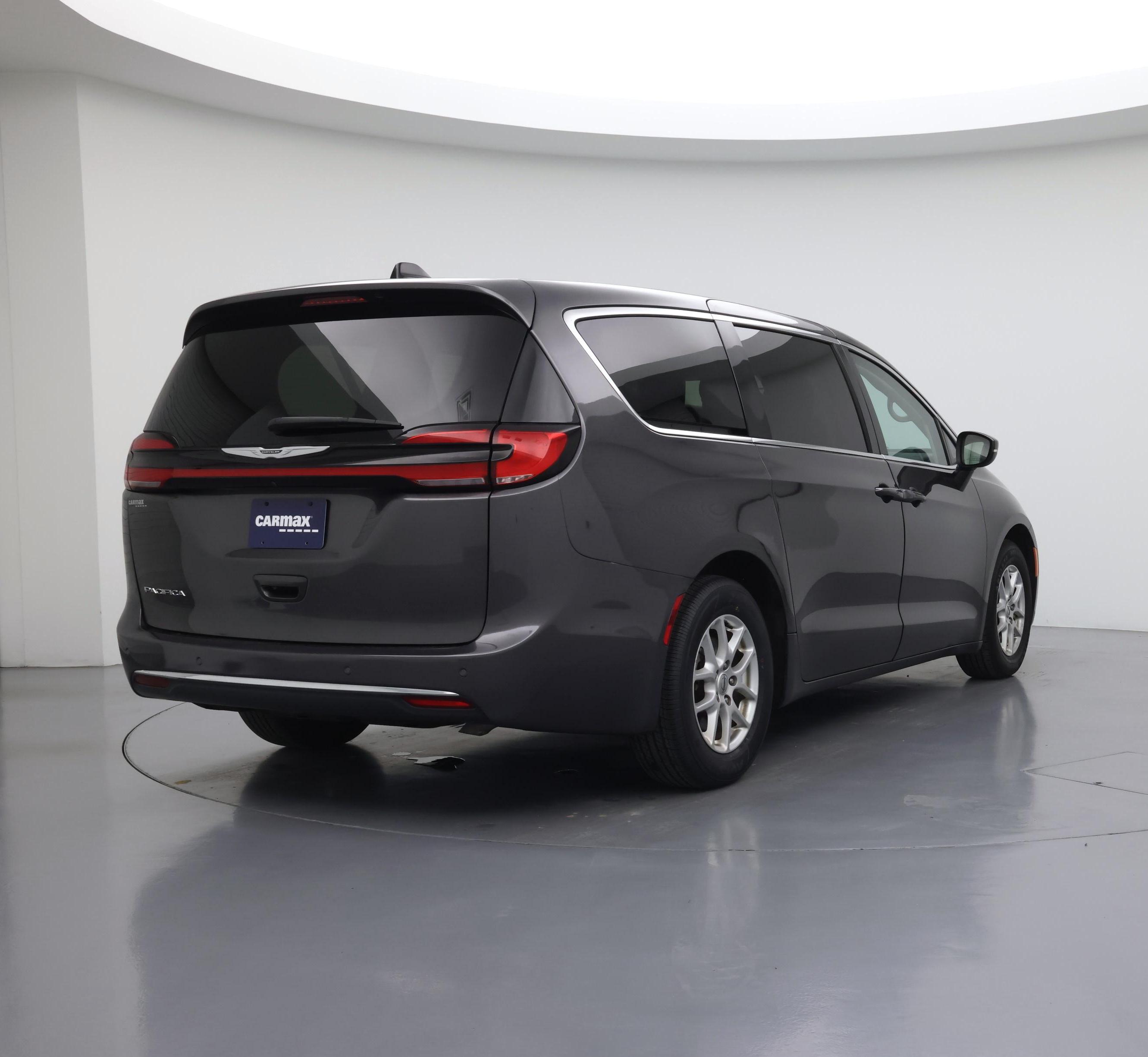 Thumbnail: 2023 Chrysler Pacifica - 8