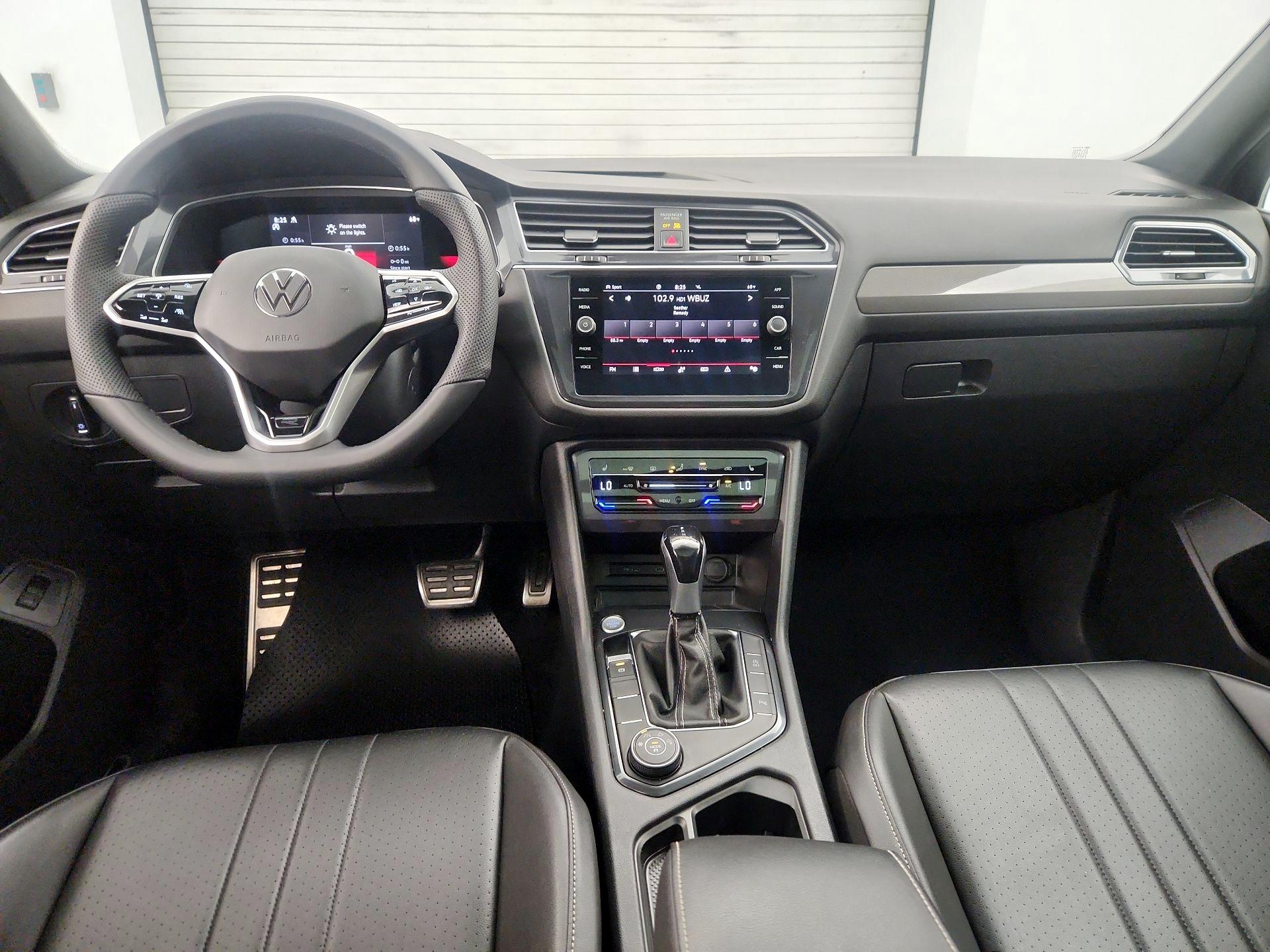 Thumbnail: 2022 Volkswagen Tiguan - 9