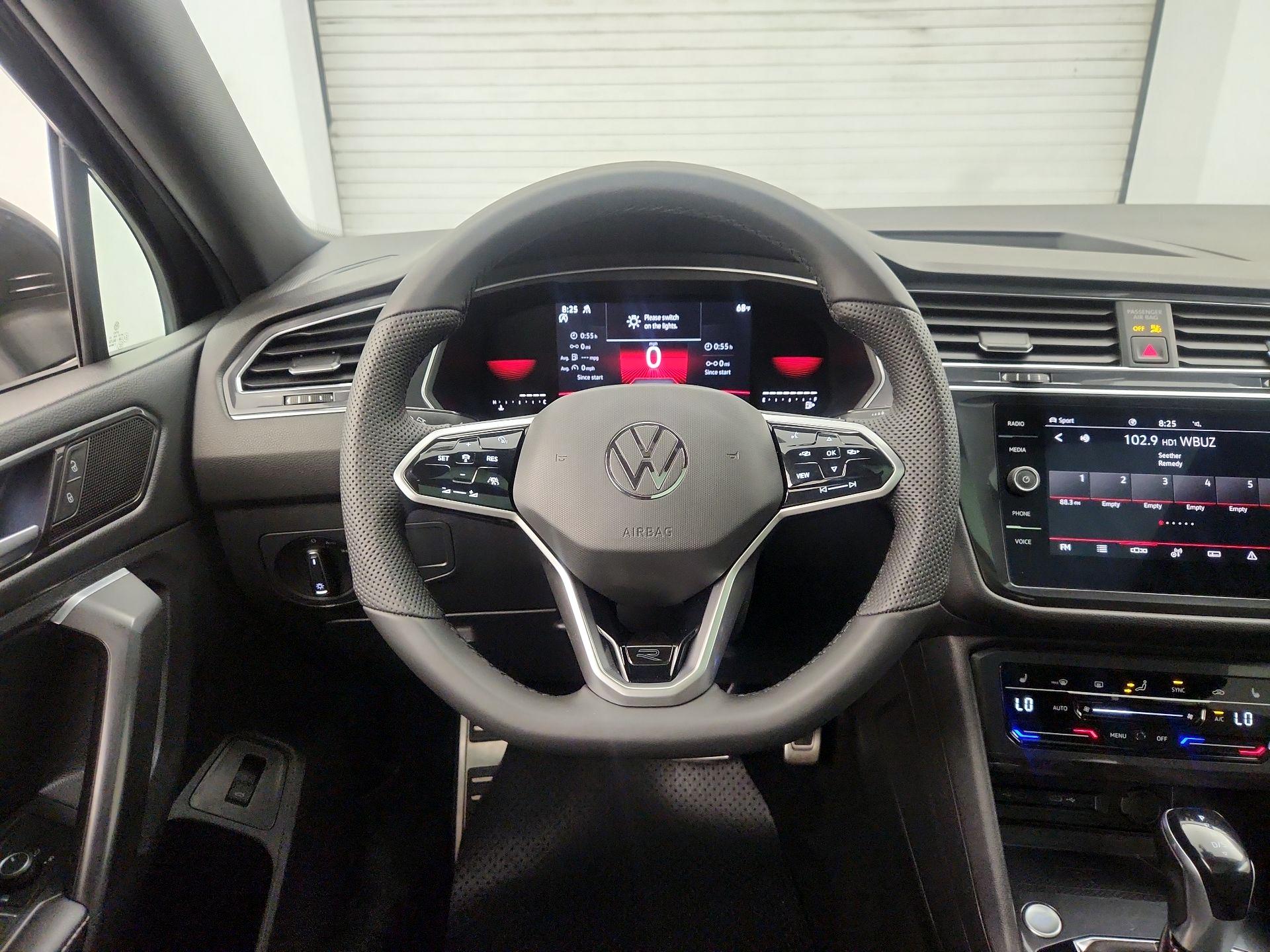 Thumbnail: 2022 Volkswagen Tiguan - 10