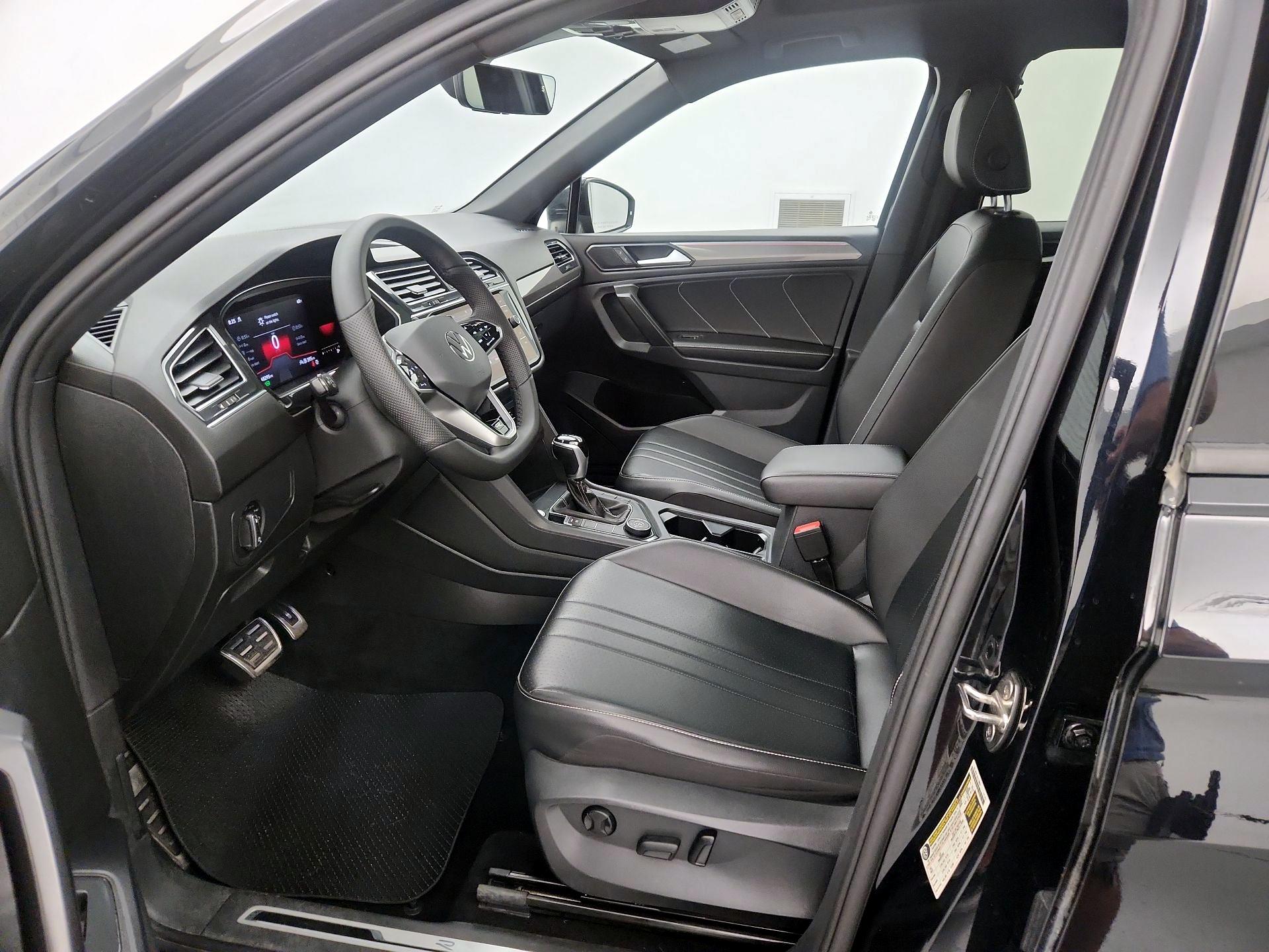 Thumbnail: 2022 Volkswagen Tiguan - 11