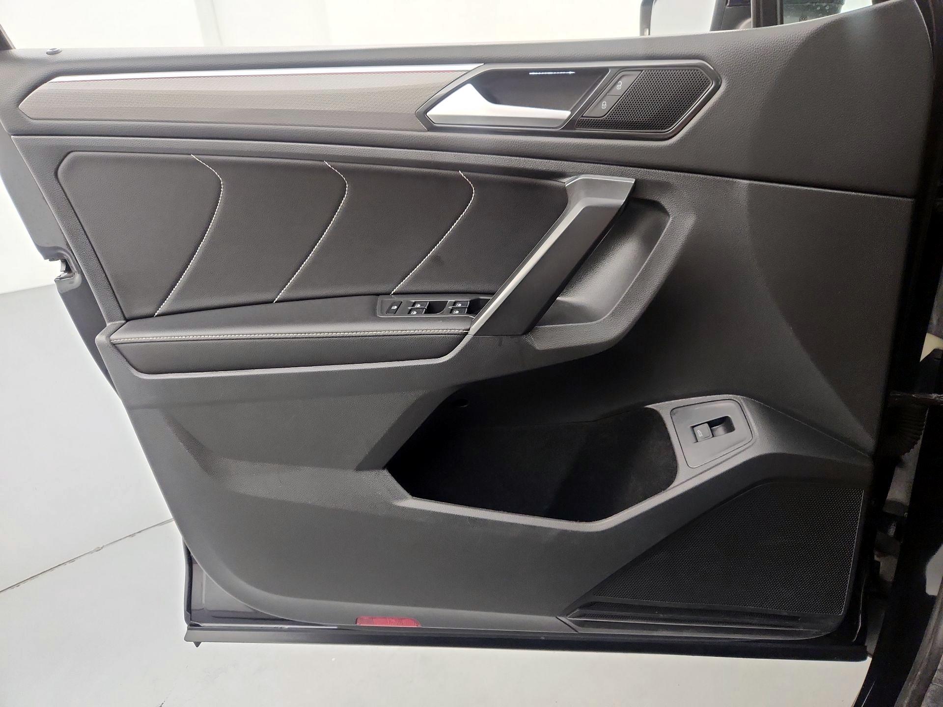 Thumbnail: 2022 Volkswagen Tiguan - 12