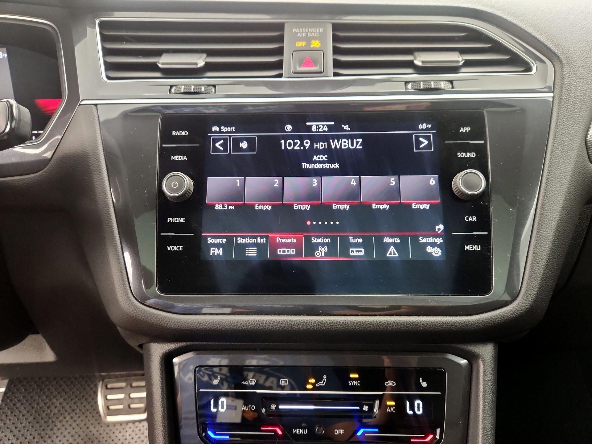 Thumbnail: 2022 Volkswagen Tiguan - 15