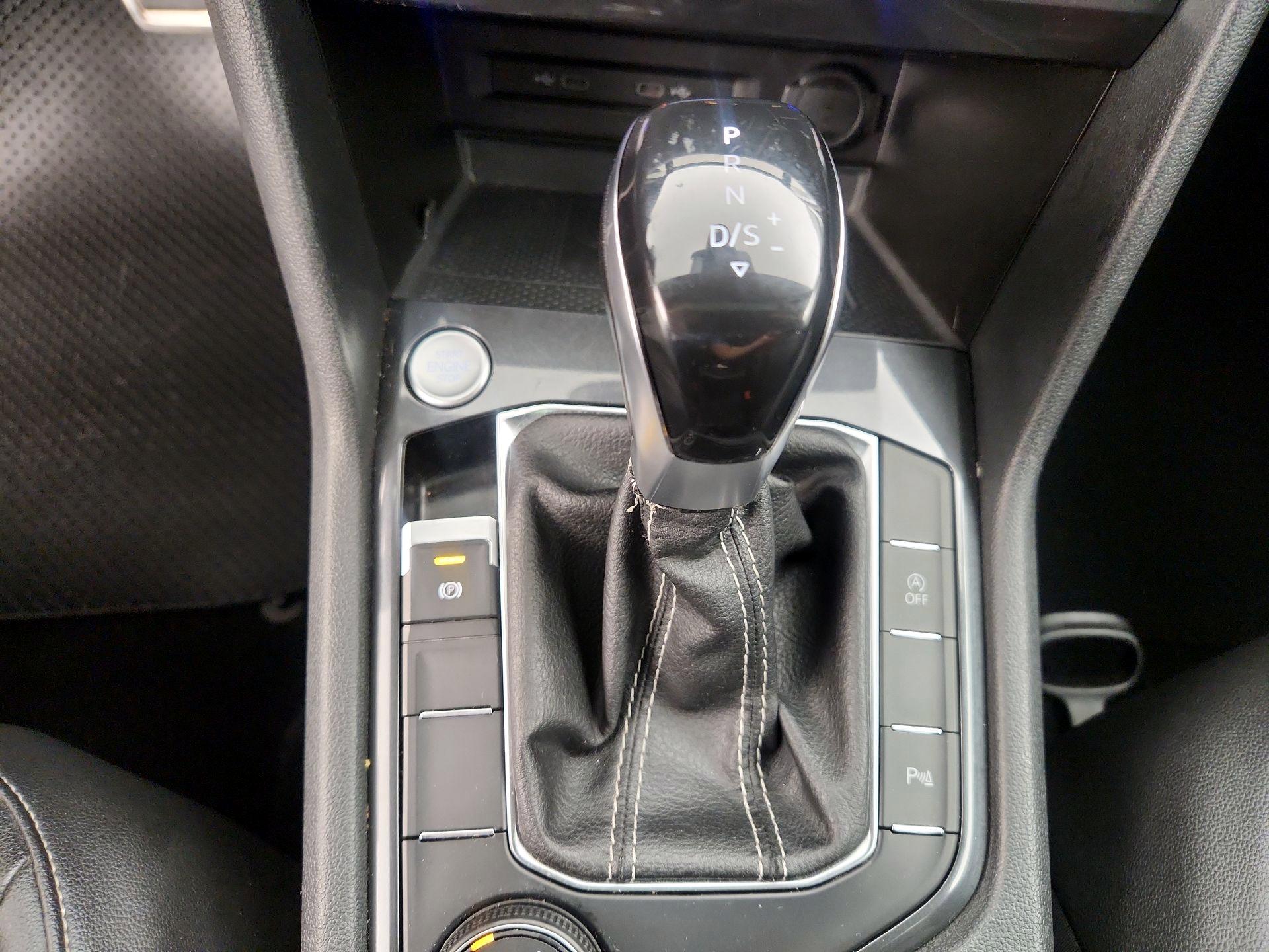 Thumbnail: 2022 Volkswagen Tiguan - 17