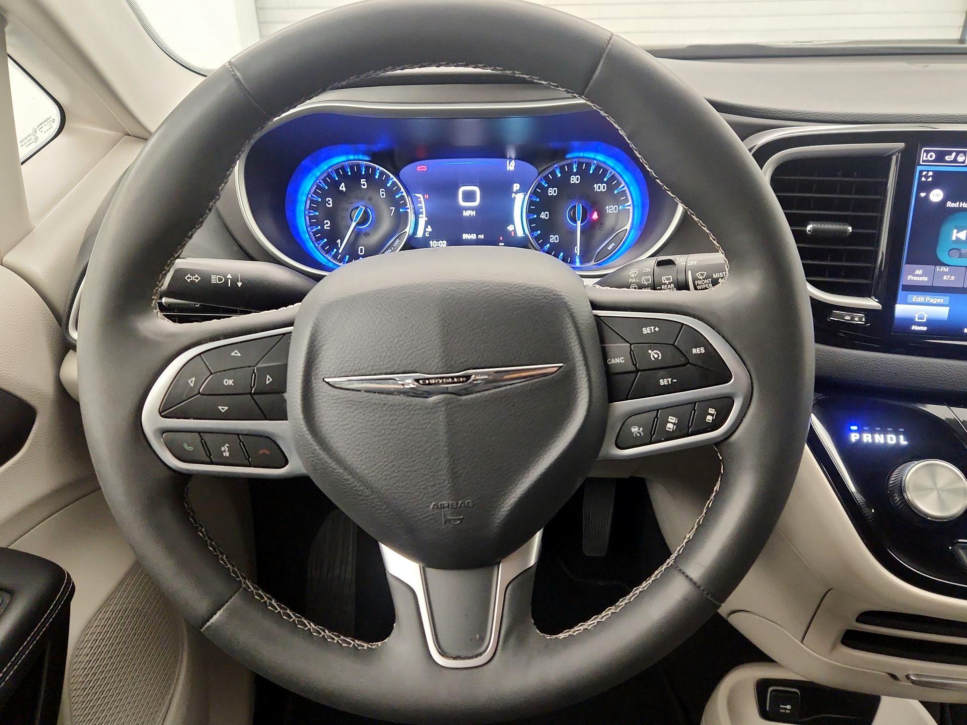 Thumbnail: 2023 Chrysler Pacifica - 10