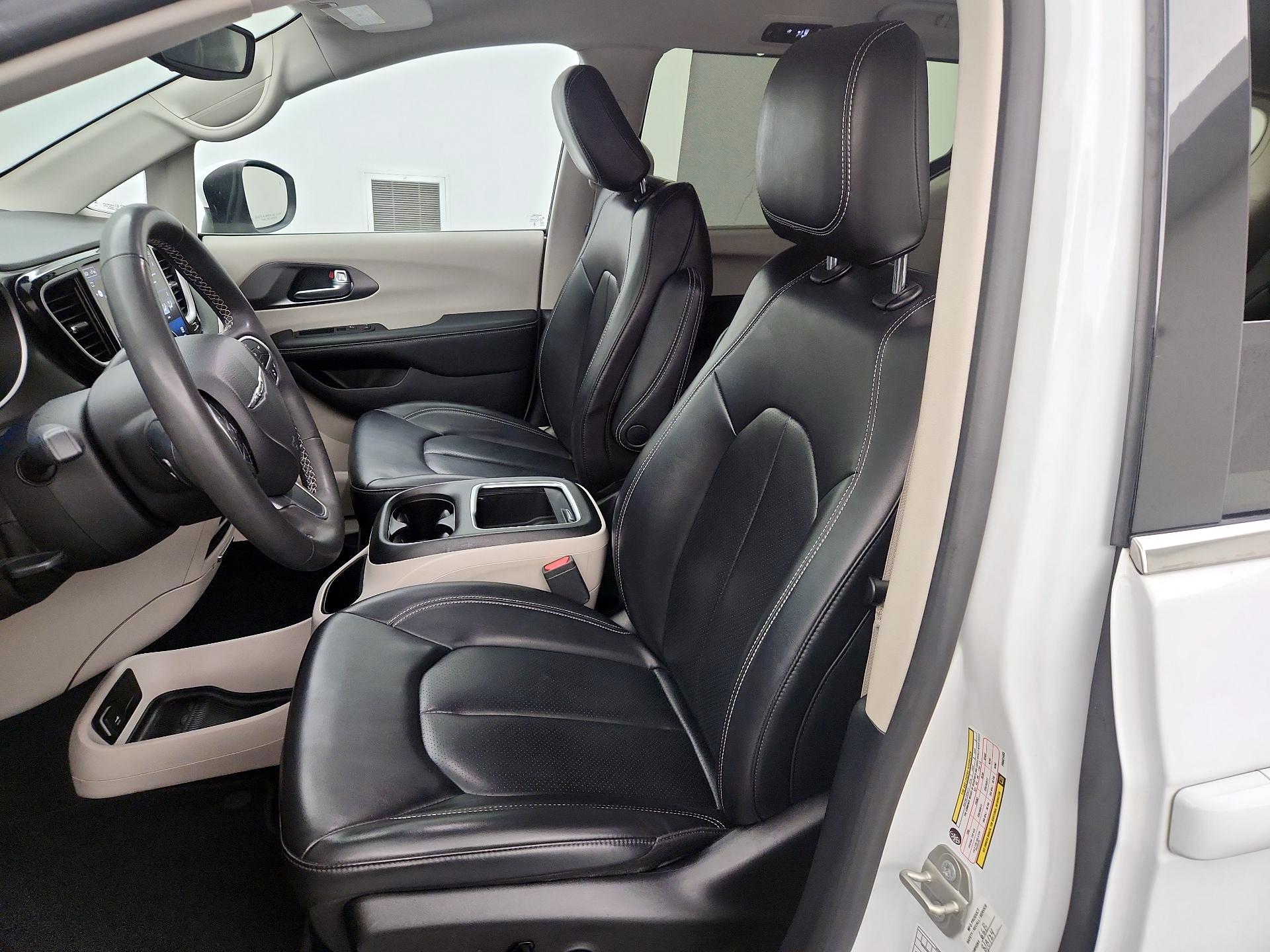 Thumbnail: 2023 Chrysler Pacifica - 11