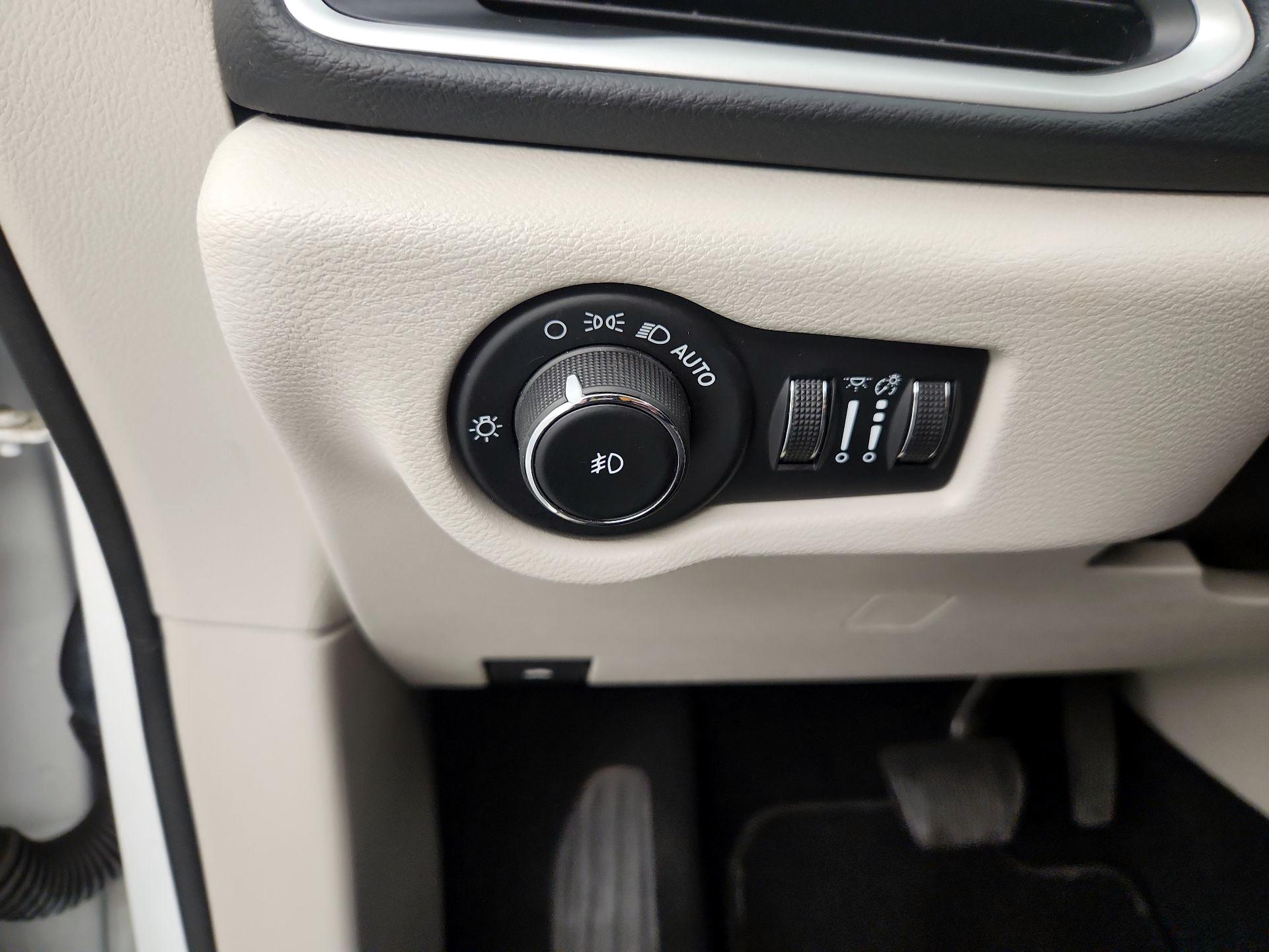 Thumbnail: 2023 Chrysler Pacifica - 13