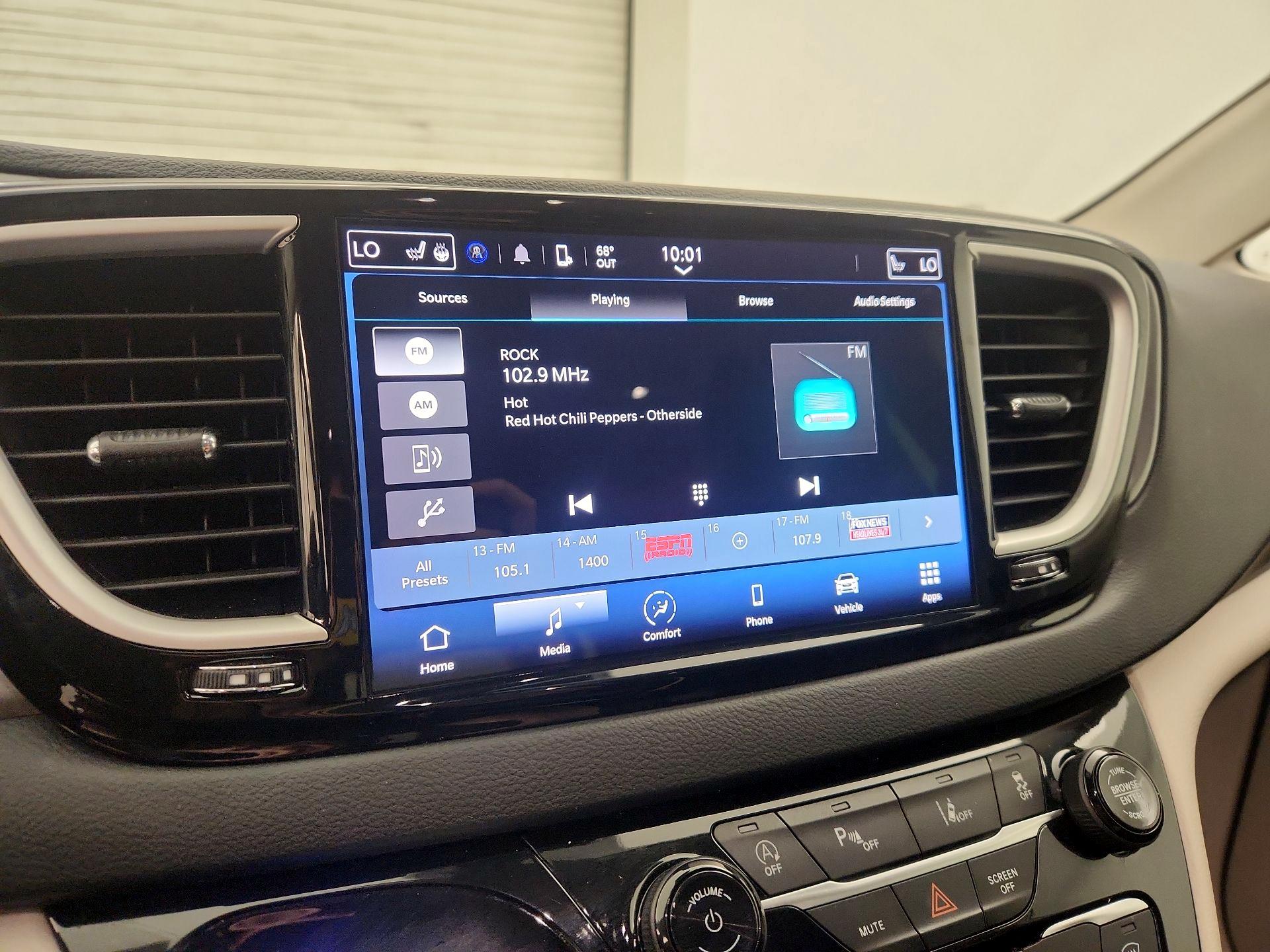 Thumbnail: 2023 Chrysler Pacifica - 15