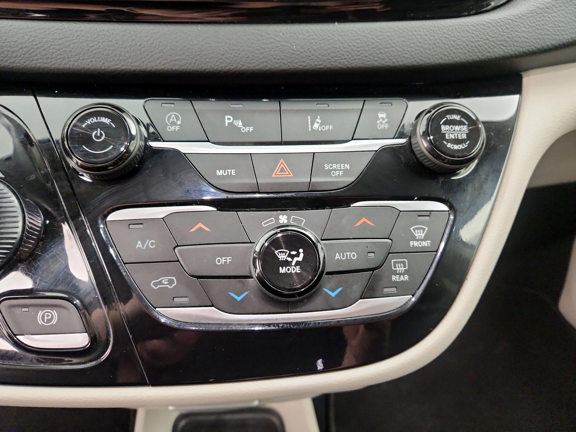 Thumbnail: 2023 Chrysler Pacifica - 16