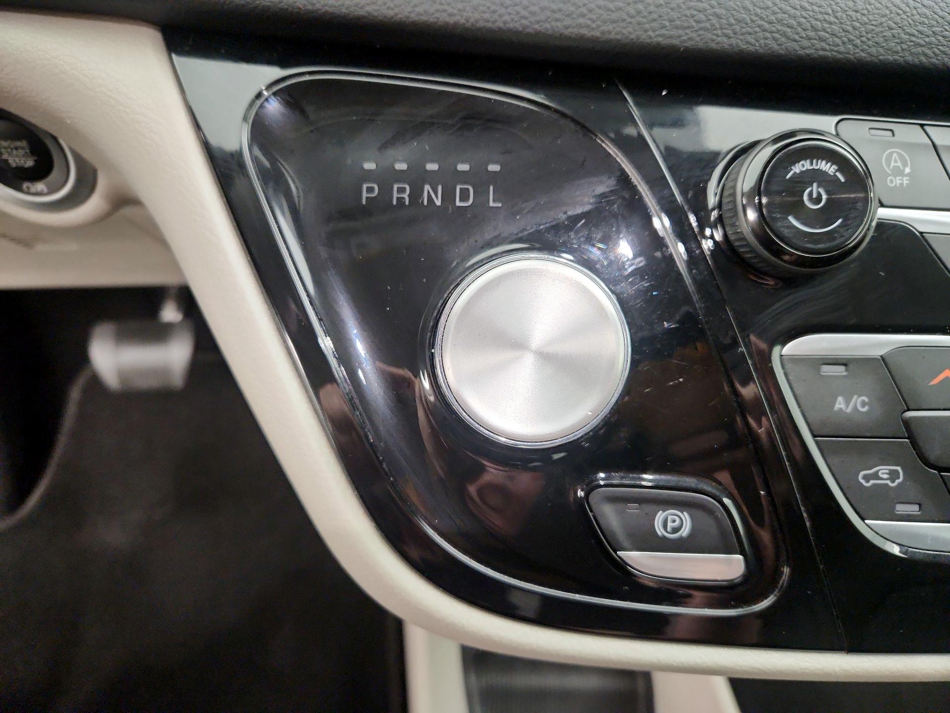 Thumbnail: 2023 Chrysler Pacifica - 17