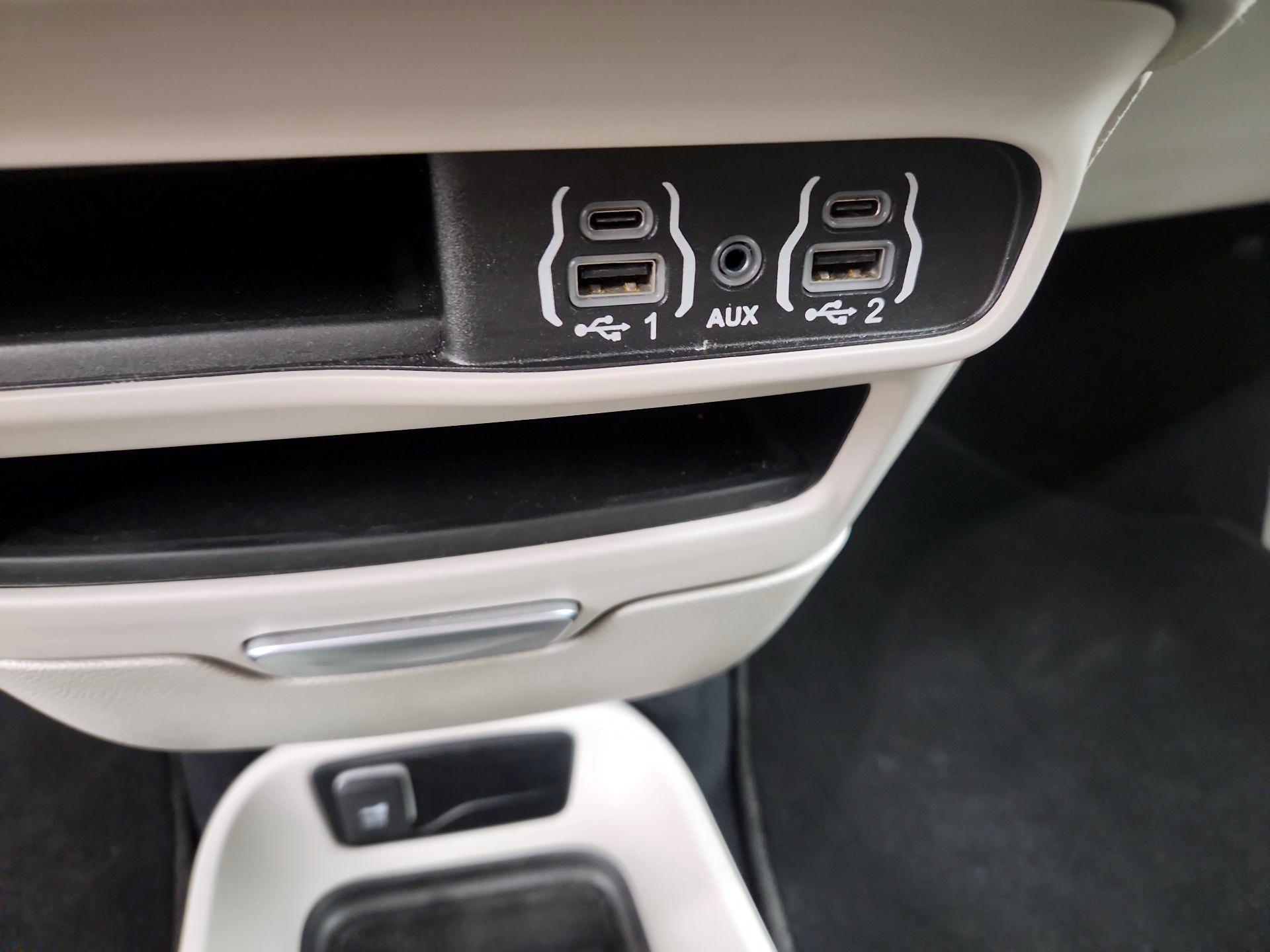 Thumbnail: 2023 Chrysler Pacifica - 18