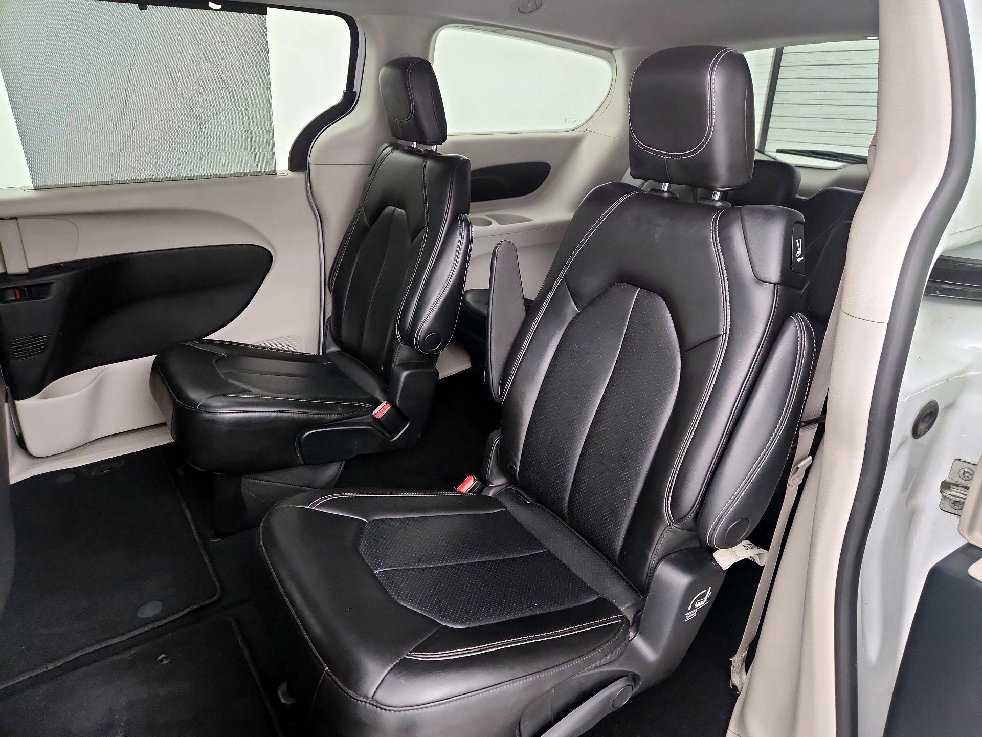 Thumbnail: 2023 Chrysler Pacifica - 19