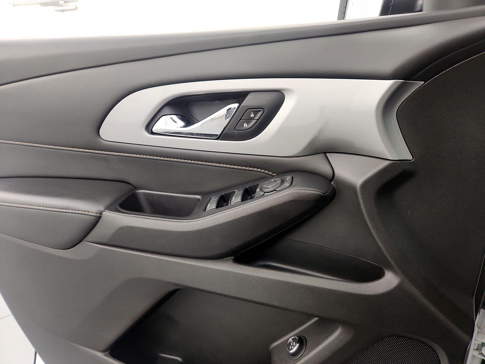 Thumbnail: 2021 Chevrolet Traverse - 12