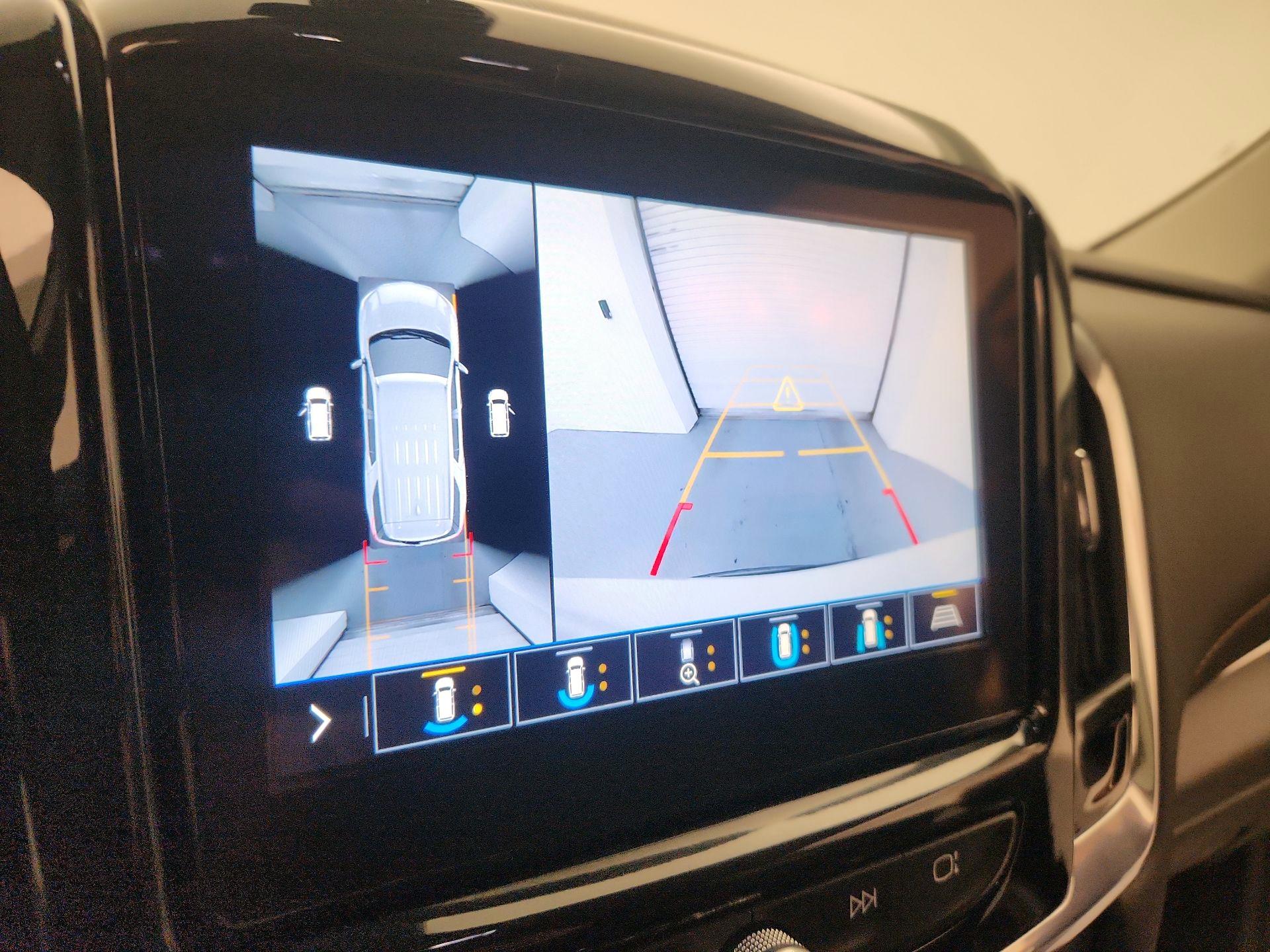 Thumbnail: 2021 Chevrolet Traverse - 14