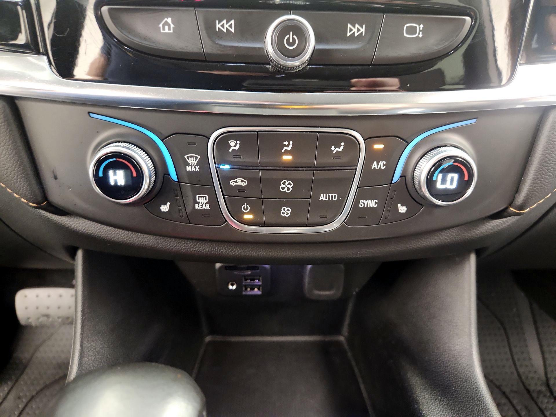 Thumbnail: 2021 Chevrolet Traverse - 16