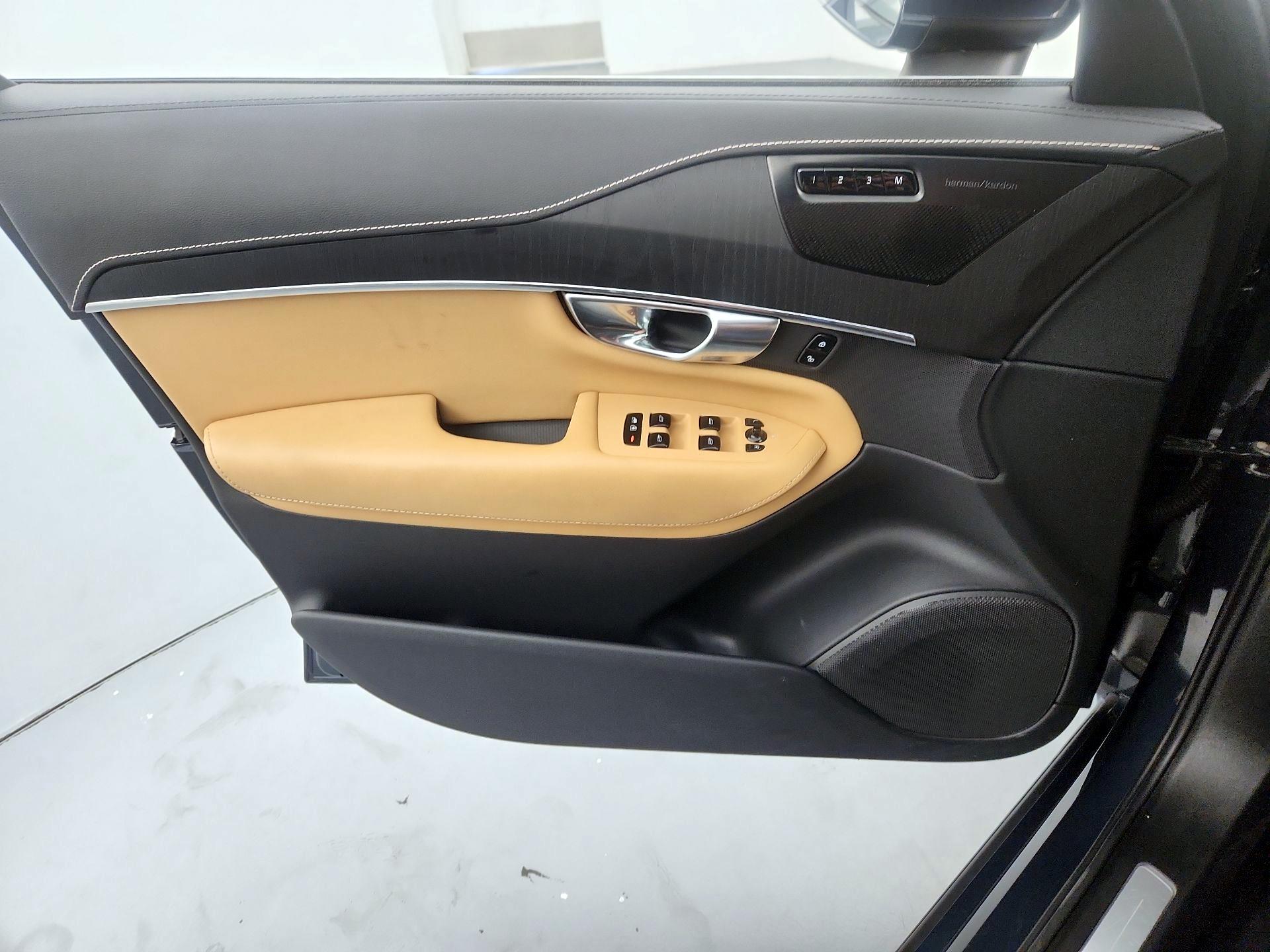 Thumbnail: 2022 Volvo XC90 - 12