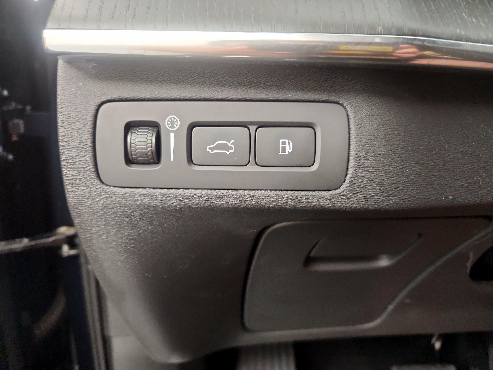 Thumbnail: 2022 Volvo XC90 - 13