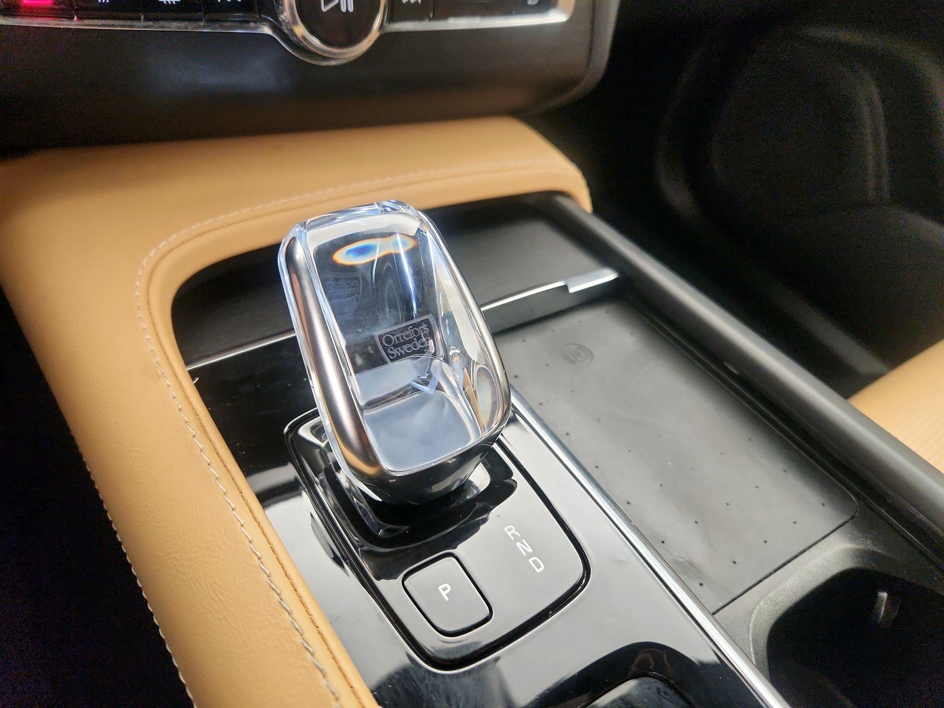 Thumbnail: 2022 Volvo XC90 - 17