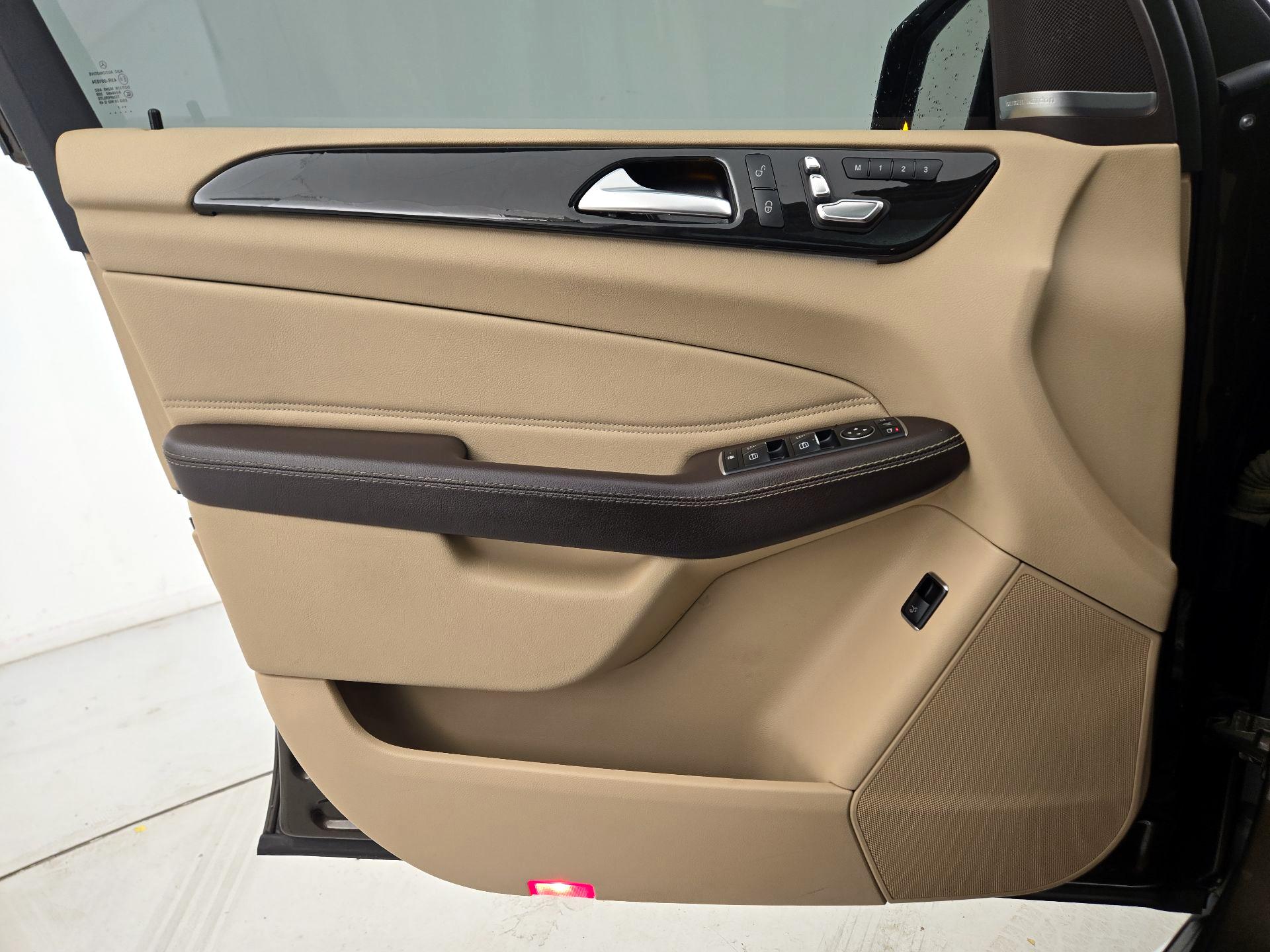 Thumbnail: 2017 Mercedes-Benz GLE - 12