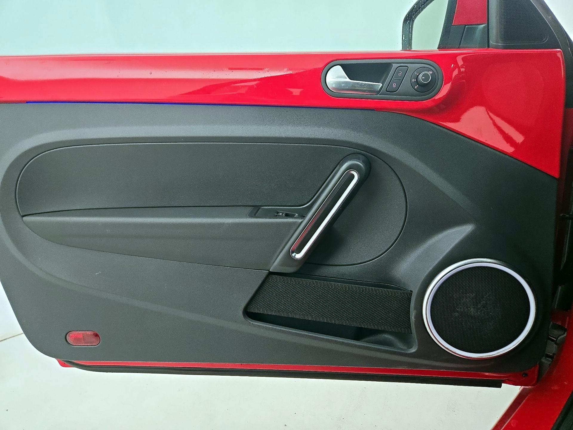 Thumbnail: 2017 Volkswagen Beetle - 12