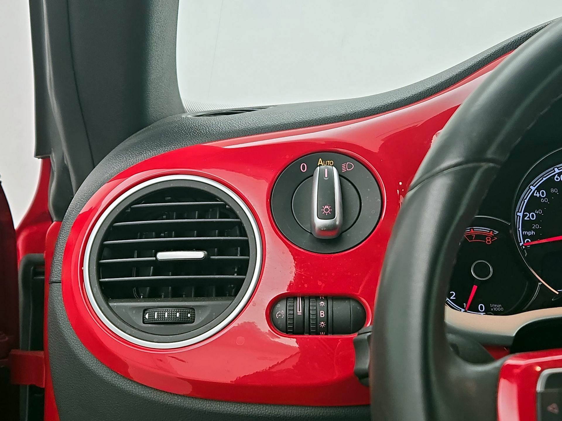 Thumbnail: 2017 Volkswagen Beetle - 13