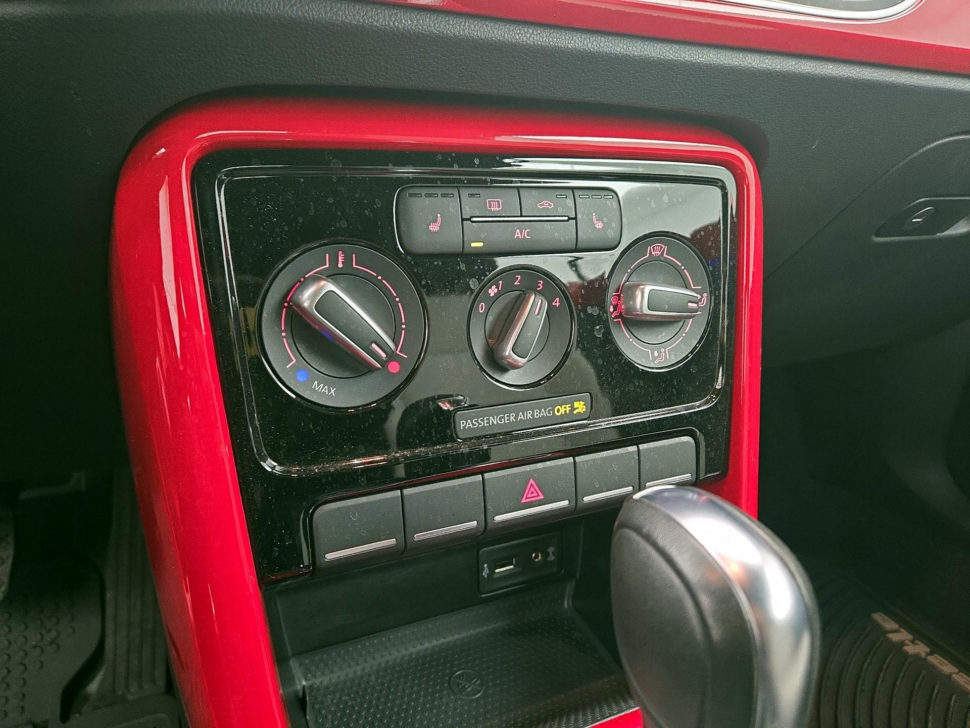 Thumbnail: 2017 Volkswagen Beetle - 16