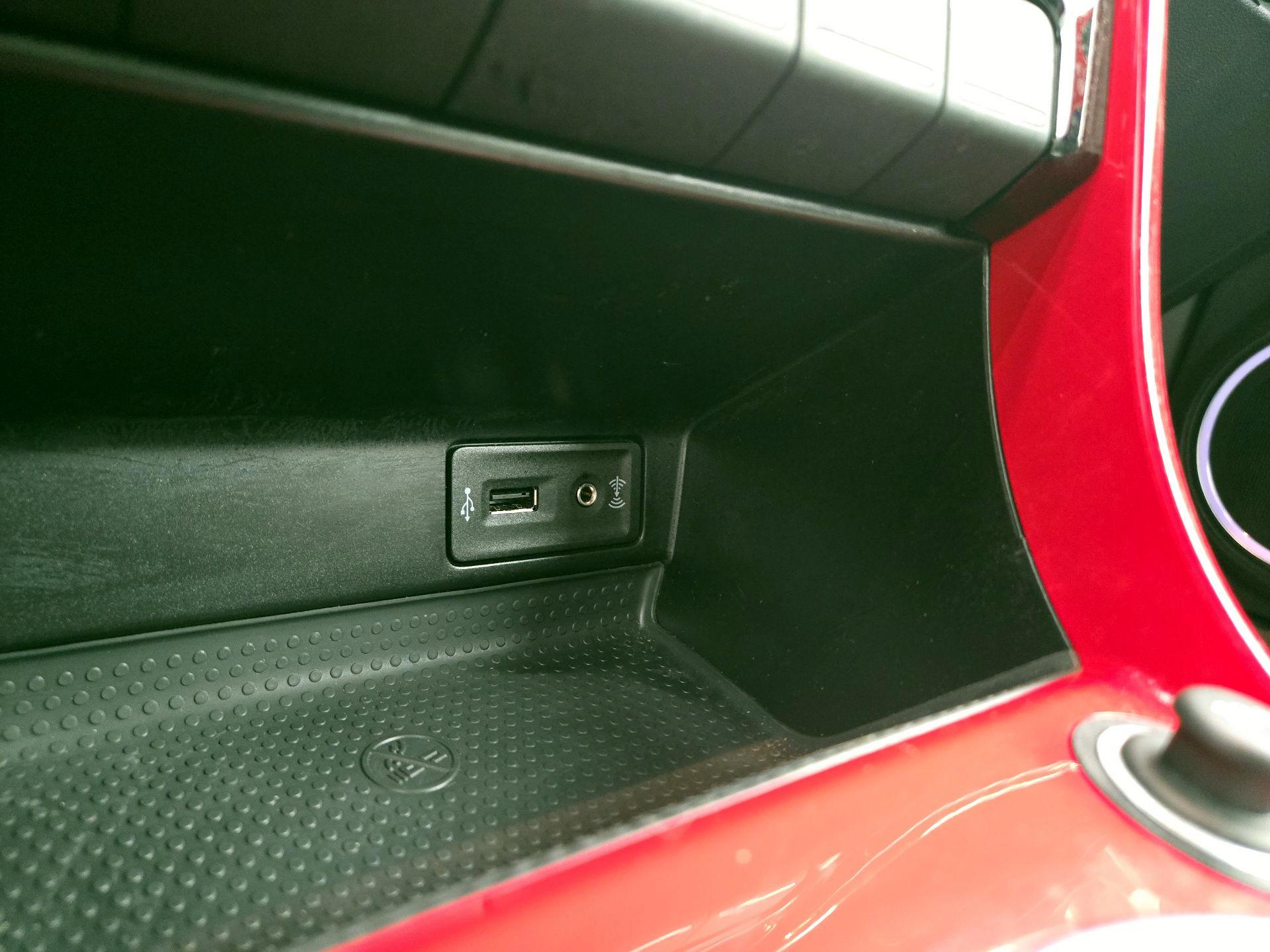 Thumbnail: 2017 Volkswagen Beetle - 18