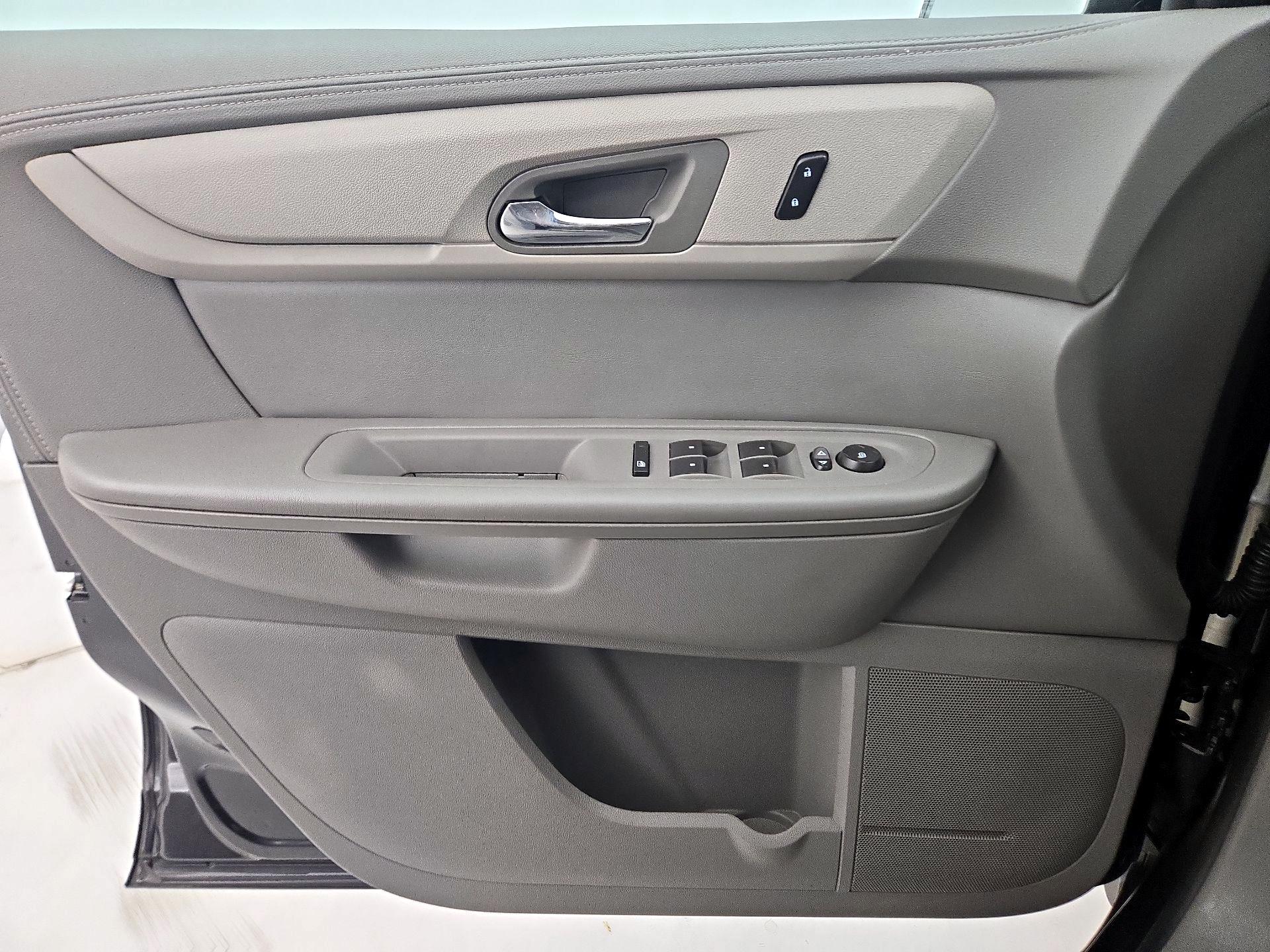 Thumbnail: 2017 Chevrolet Traverse - 12