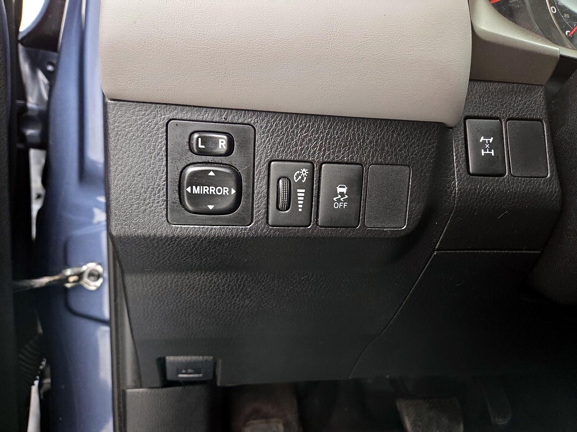 Thumbnail: 2014 Toyota RAV4 - 13