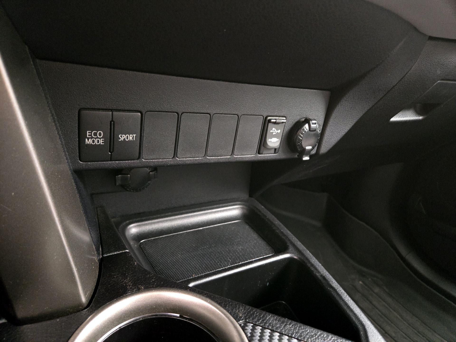 Thumbnail: 2014 Toyota RAV4 - 18