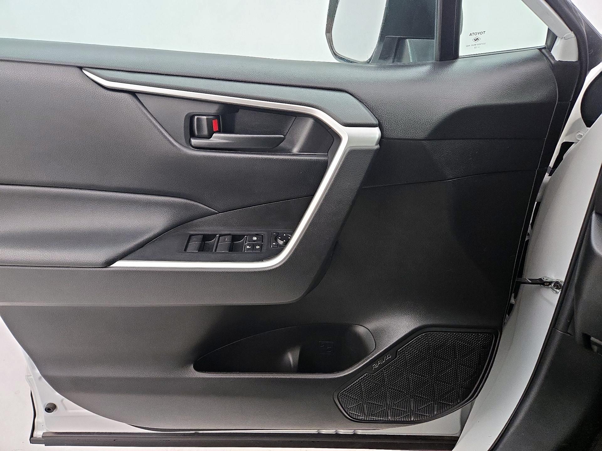 Thumbnail: 2022 Toyota RAV4 - 12