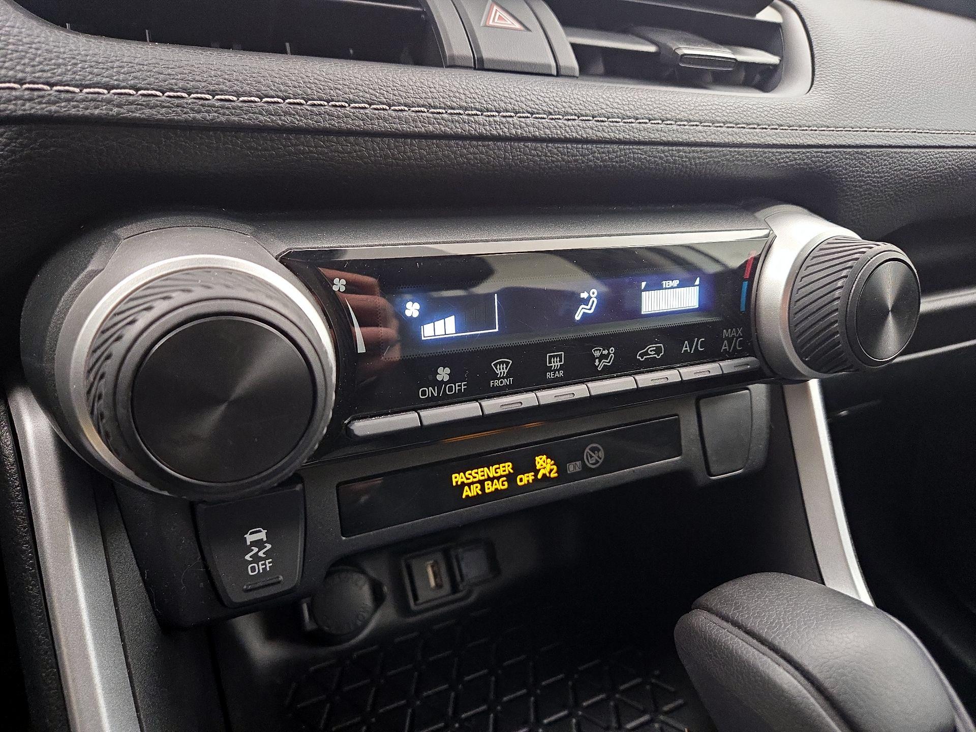 Thumbnail: 2022 Toyota RAV4 - 16