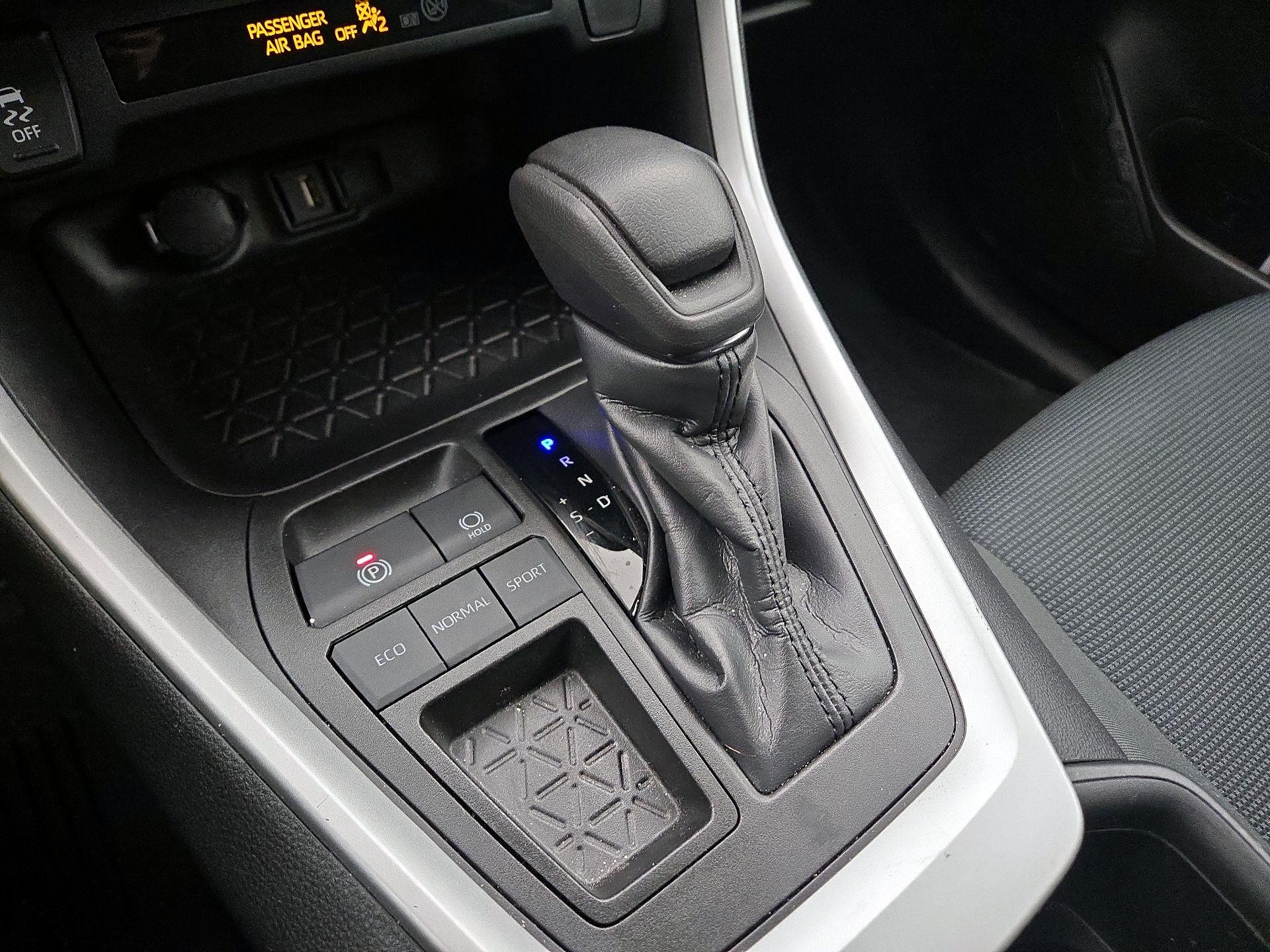 Thumbnail: 2022 Toyota RAV4 - 17