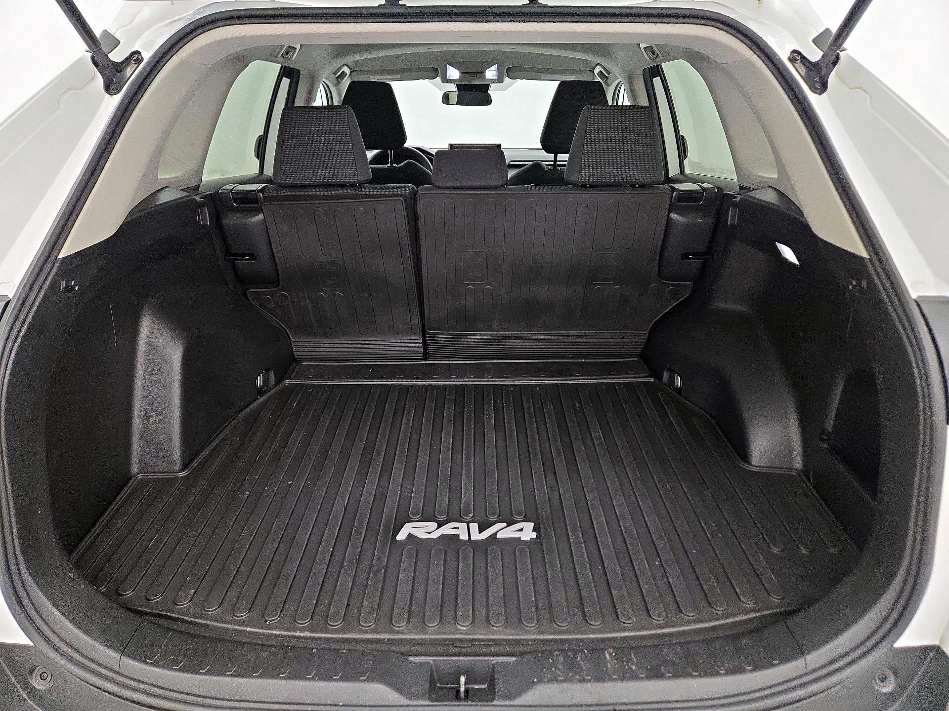 Thumbnail: 2022 Toyota RAV4 - 20