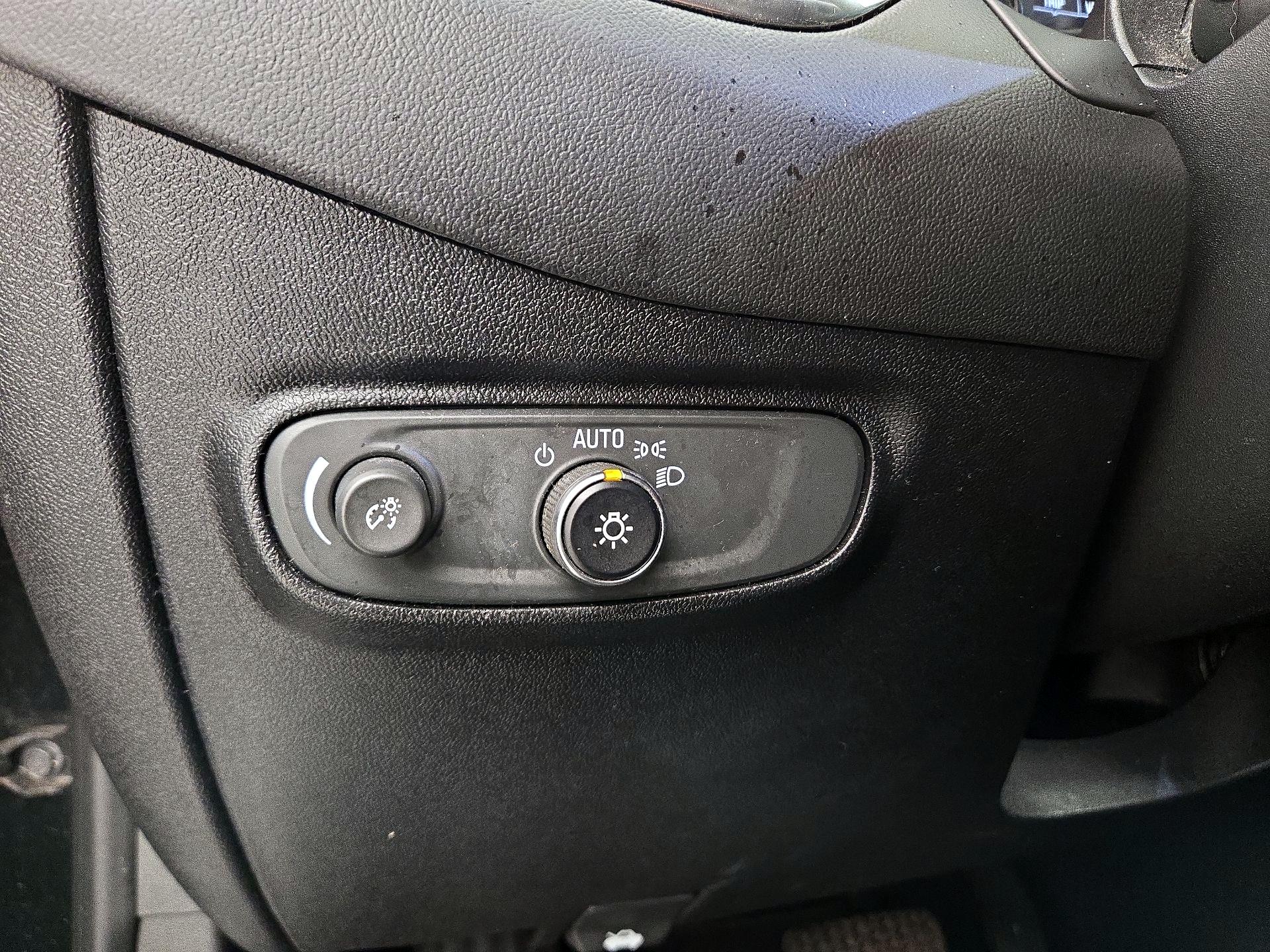 Thumbnail: 2018 Chevrolet Equinox - 13