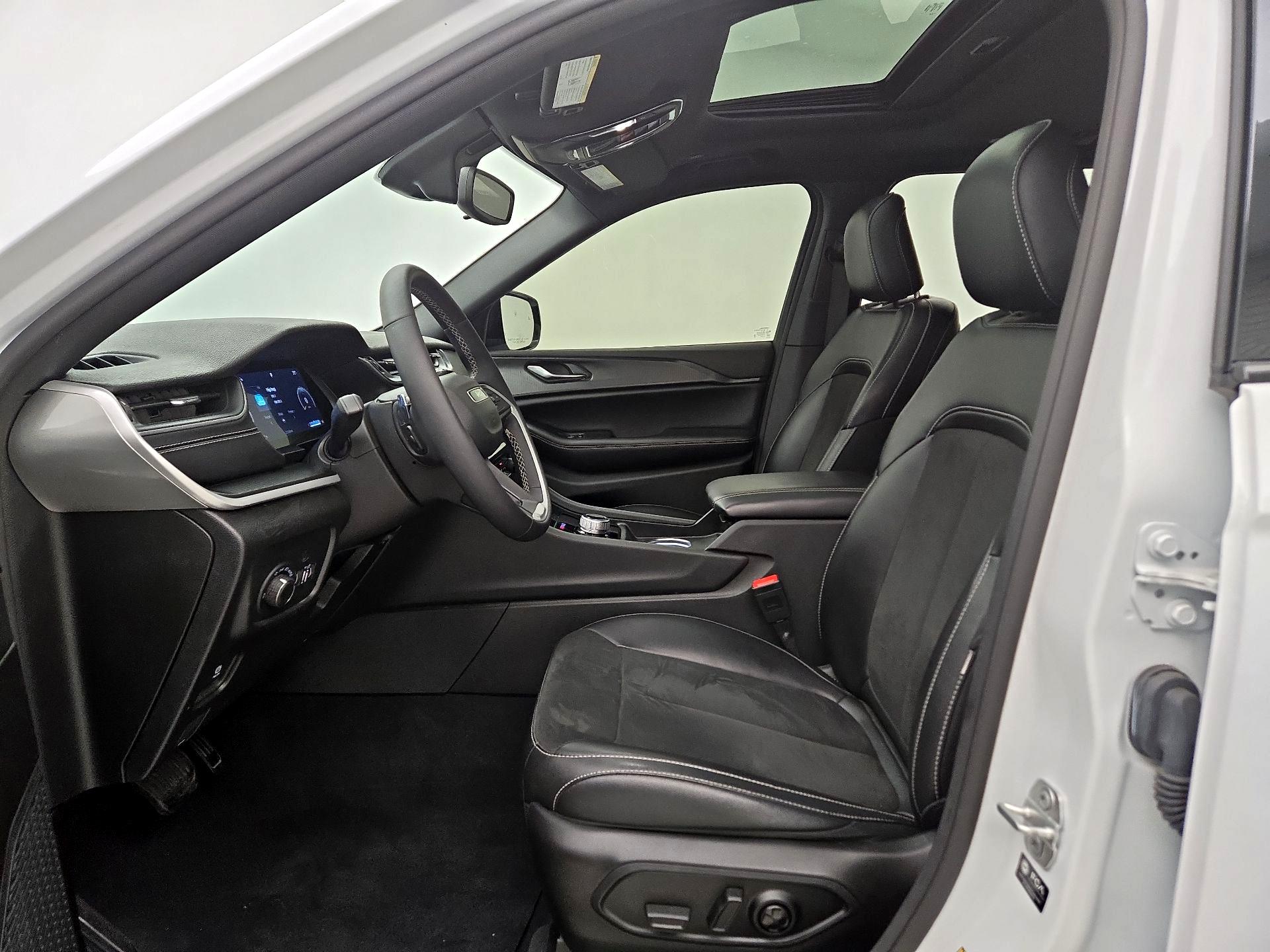 Thumbnail: 2024 Jeep Grand Cherokee L - 11