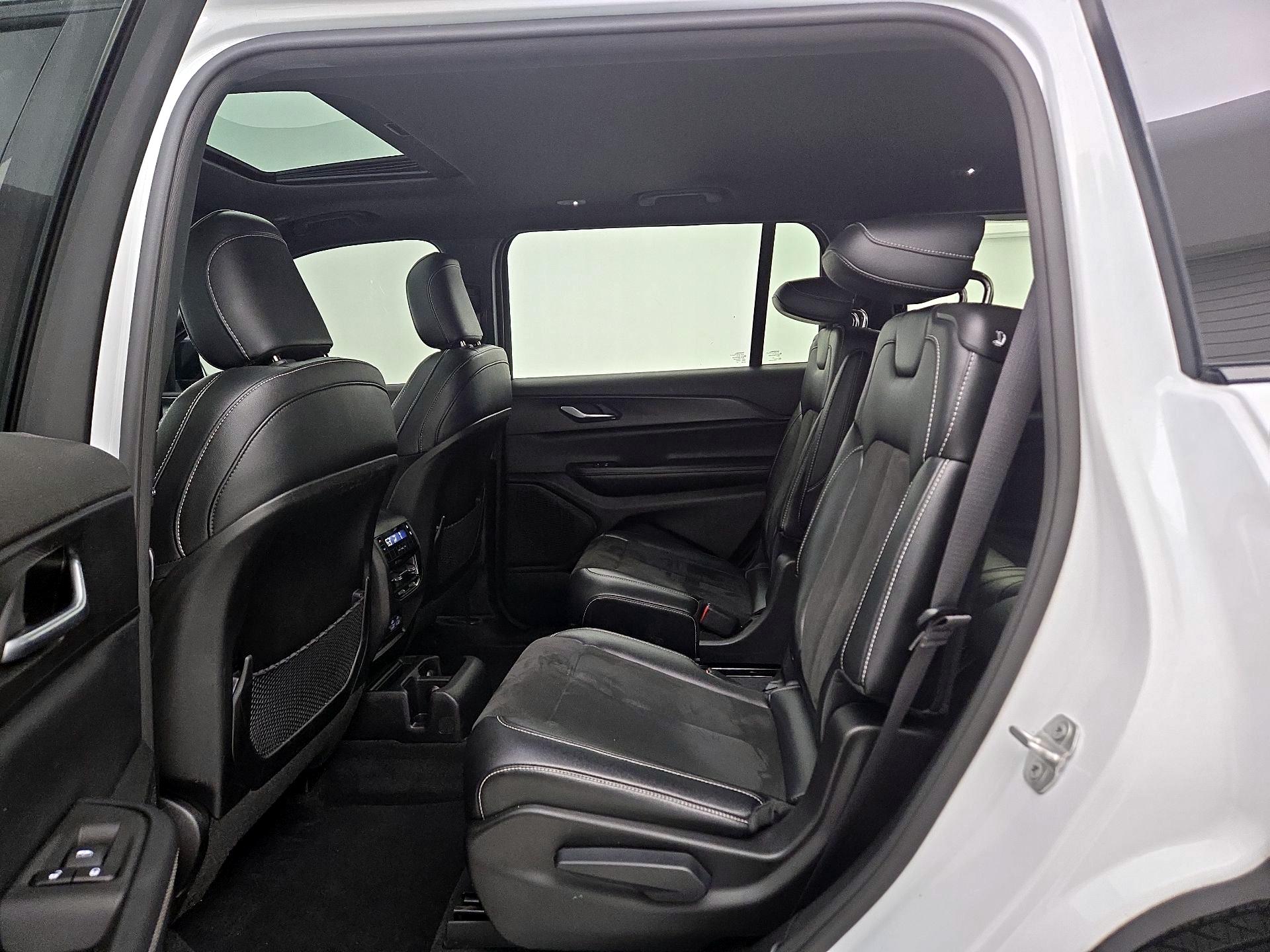 Thumbnail: 2024 Jeep Grand Cherokee L - 20