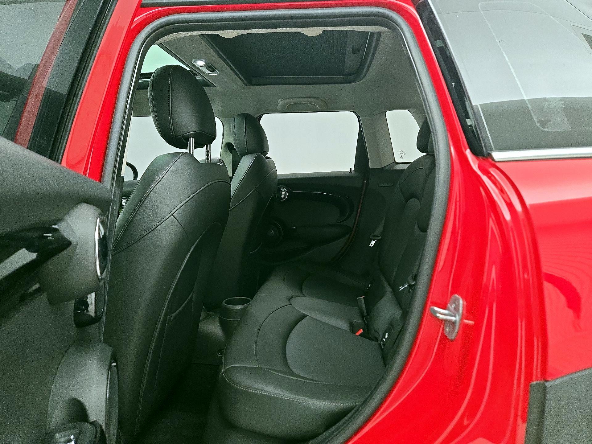 Thumbnail: 2019 MINI Cooper Hardtop - 20