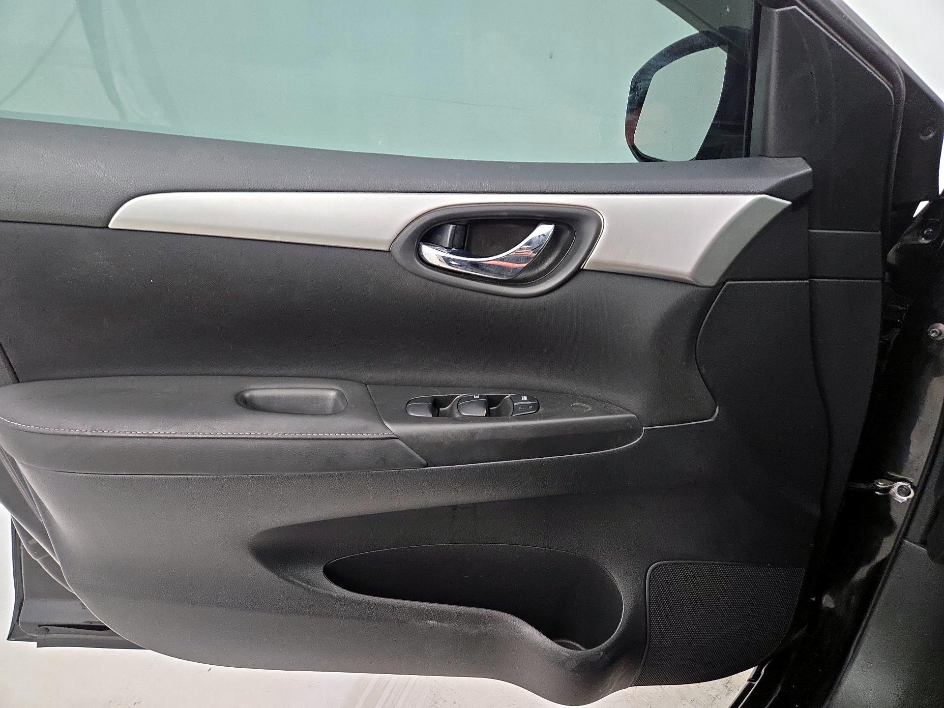 Thumbnail: 2019 Nissan Sentra - 12