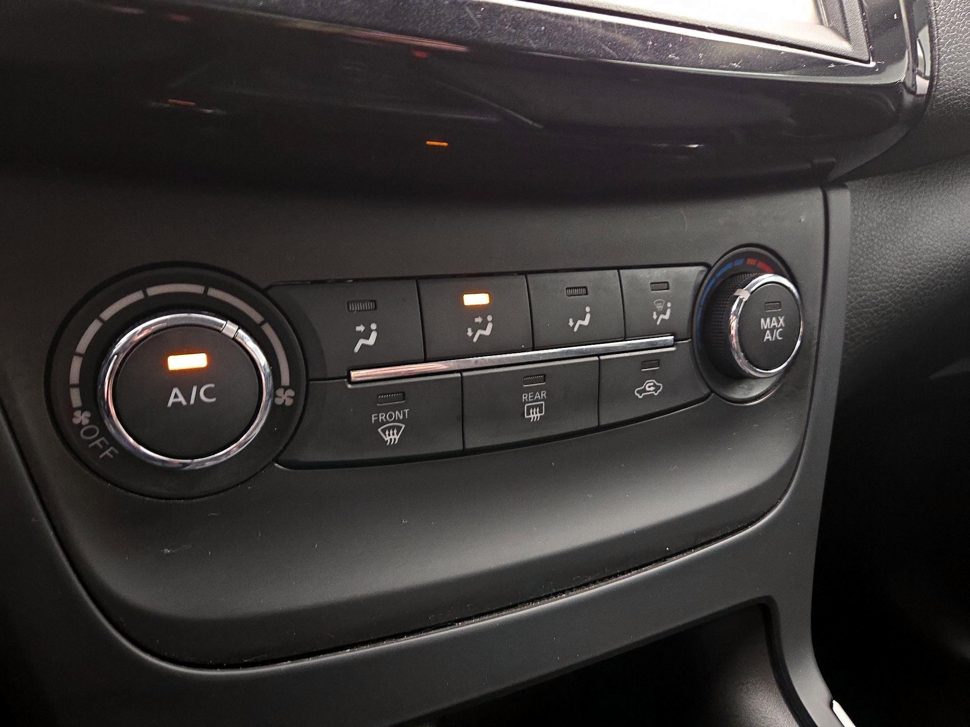 Thumbnail: 2019 Nissan Sentra - 16