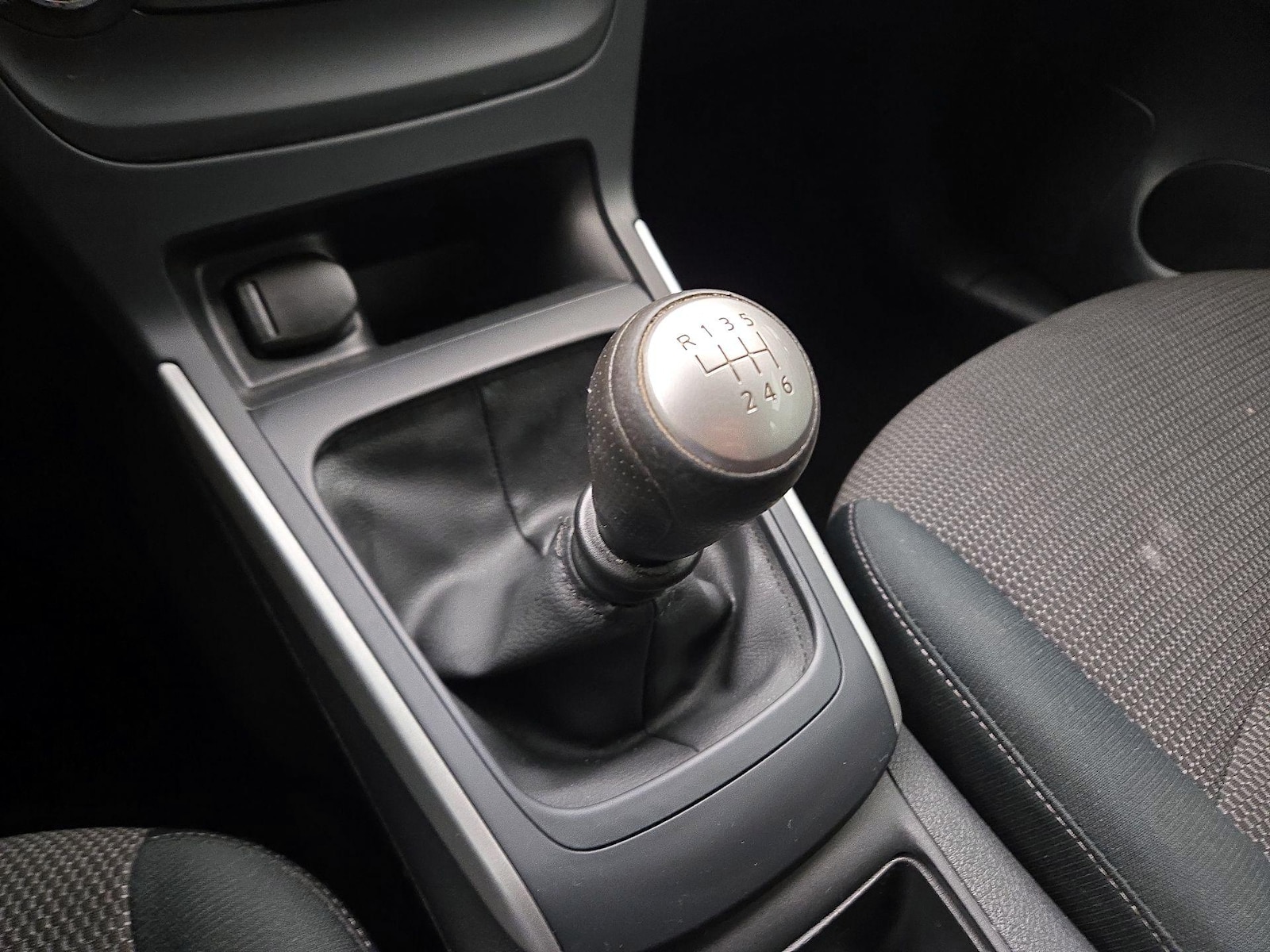 2019 Nissan Sentra S - Photo 18