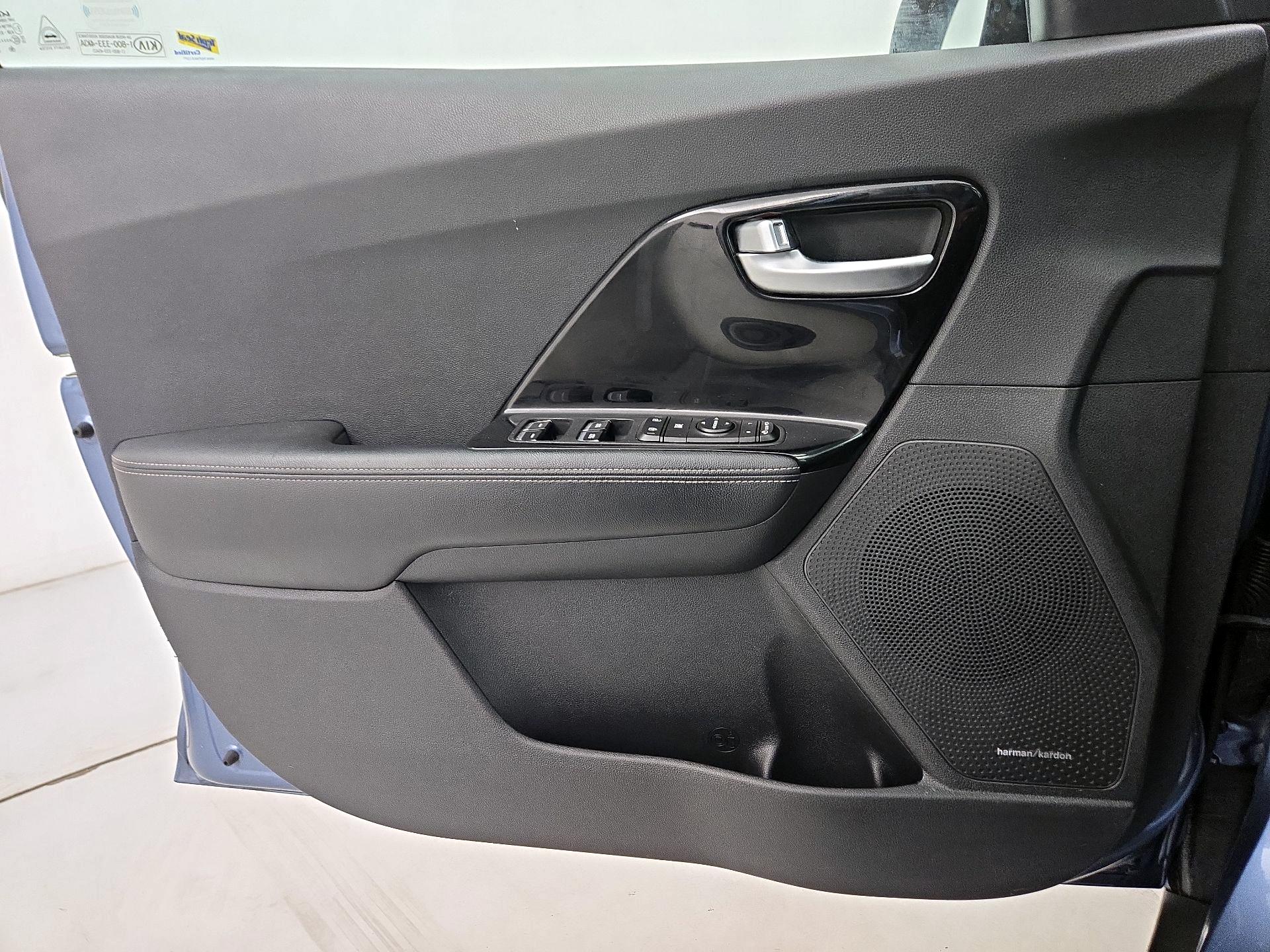 Thumbnail: 2022 Kia Niro - 12