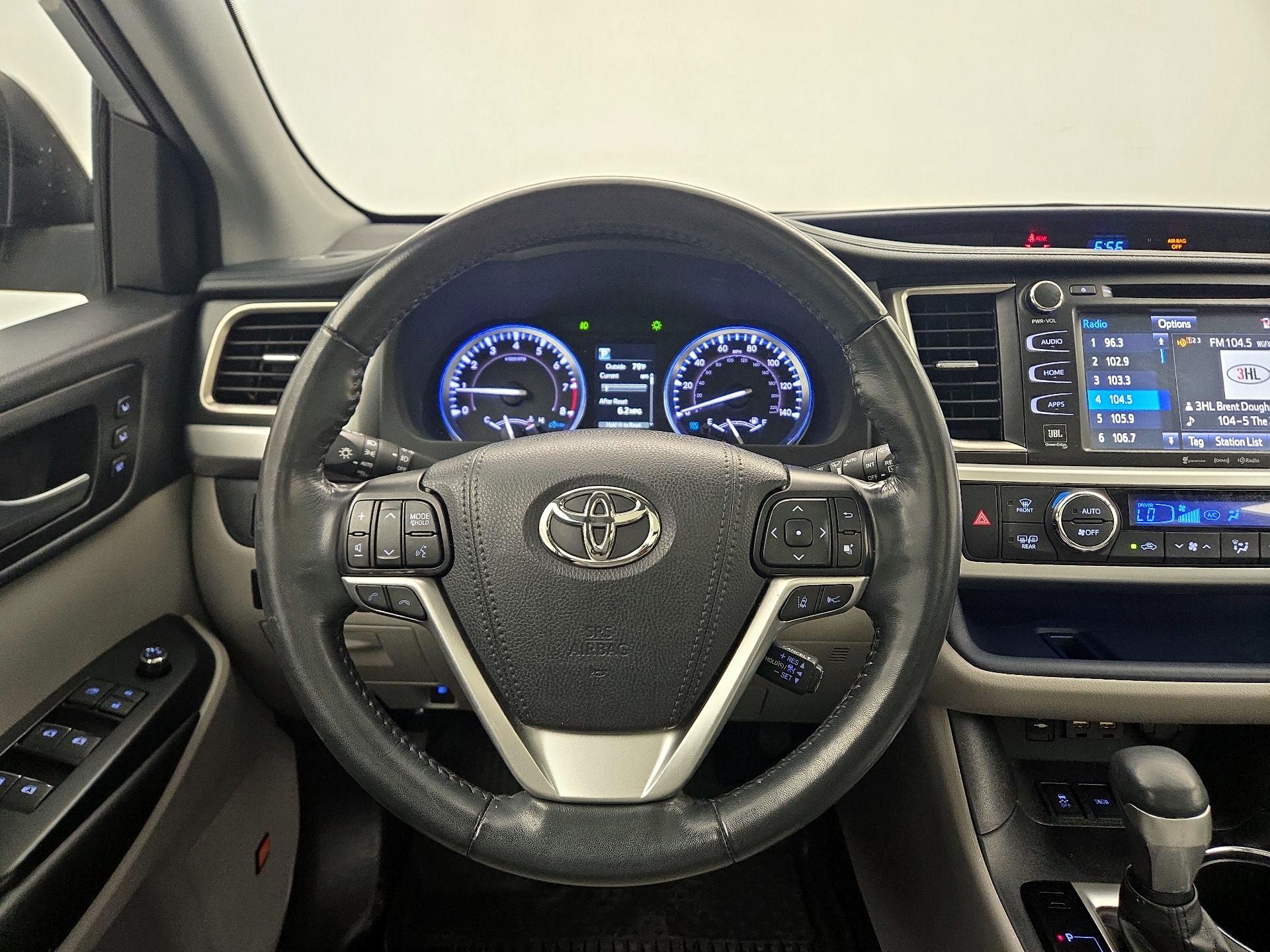 Thumbnail: 2019 Toyota Highlander - 10