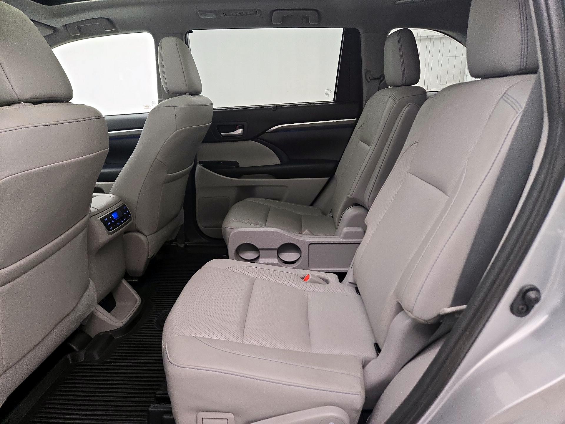 Thumbnail: 2019 Toyota Highlander - 20