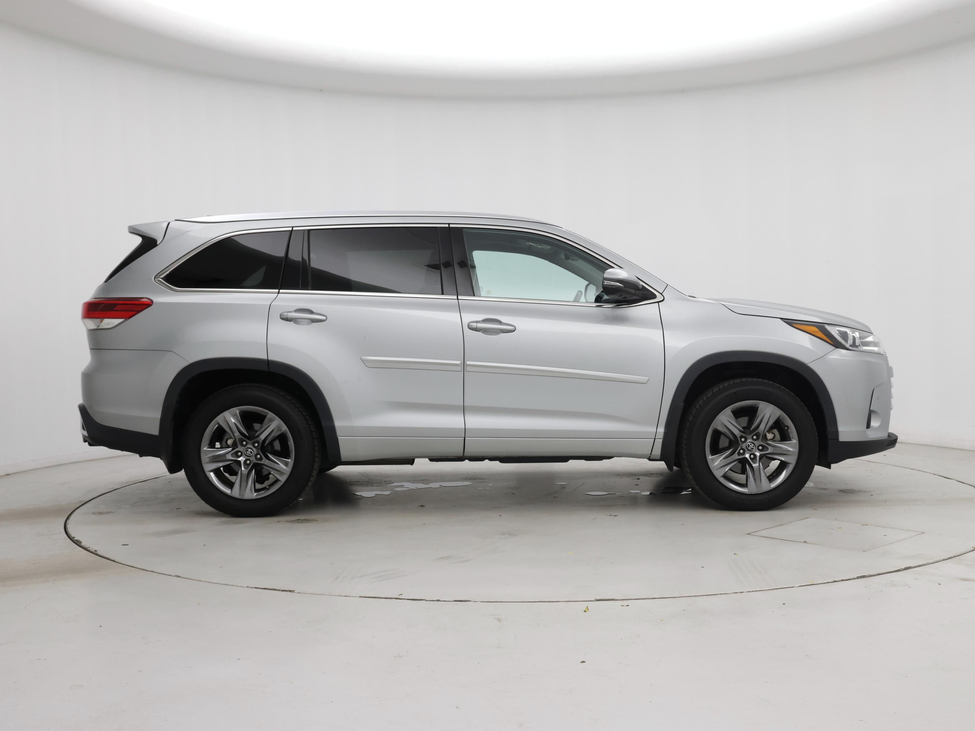 Thumbnail: 2019 Toyota Highlander - 7