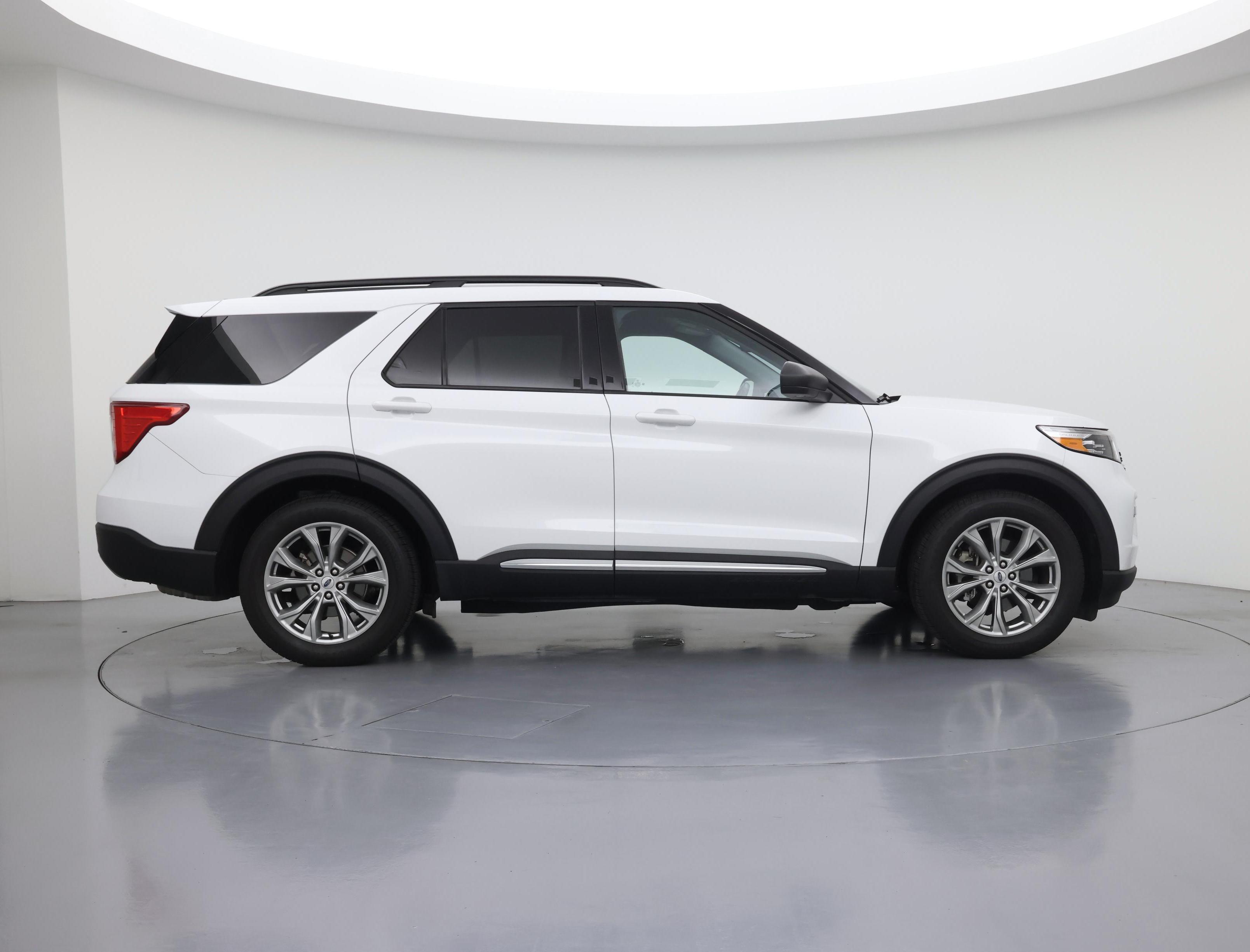 Thumbnail: 2023 Ford Explorer - 7